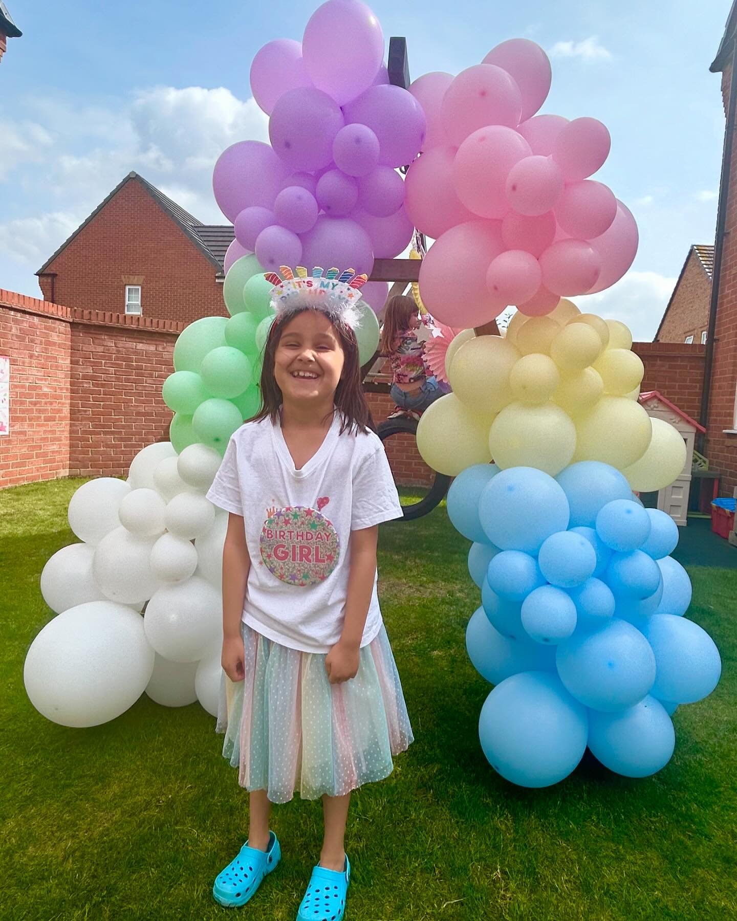 🍉☀️Garden Party Fun ☀️🍉

Ellie travelled to York to host a family birthday celebration! Check out this gorgeous balloon set up she did too💛🎈