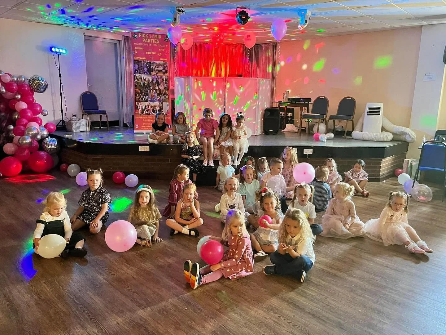 🩷🪩 Roxy&rsquo;s birthday party 🪩🩷

Thank you for inviting us! Ellie and Faye had so much fun 🥳

 #childrensentertainment #kidsdisco #partytime🎉