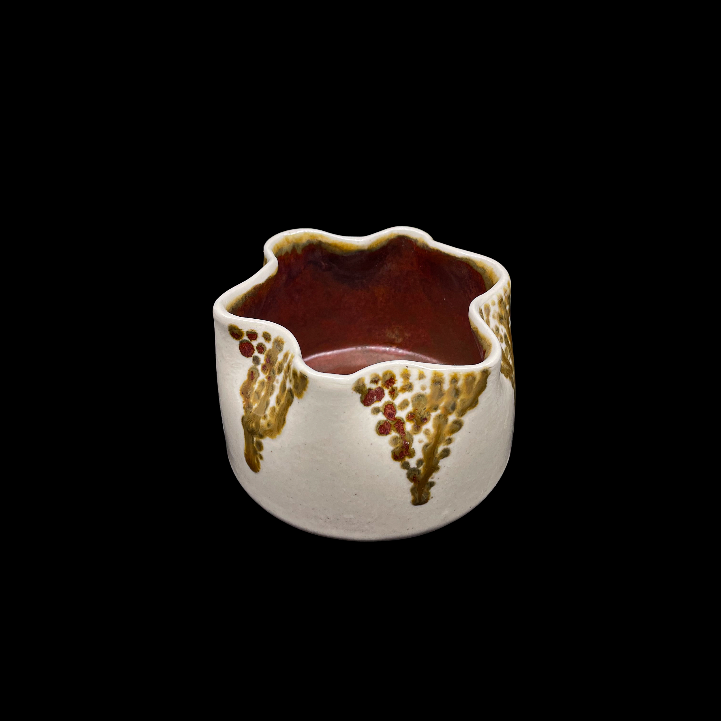 curly cup with dots.png