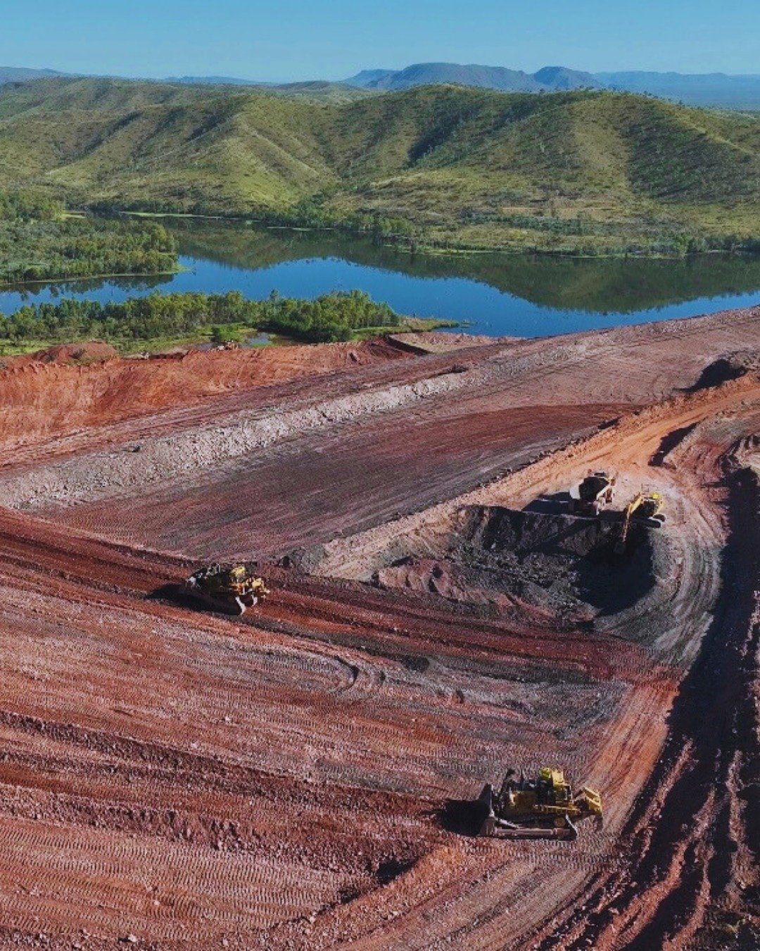 From development to production&hellip; all the way through to closure and rehab- we handle the whole lot 👷&zwj;♂️💪
Big jobs, tough terrain, tight deadlines- we&rsquo;re built for it.
Whether it&rsquo;s building new sites, keeping operations running