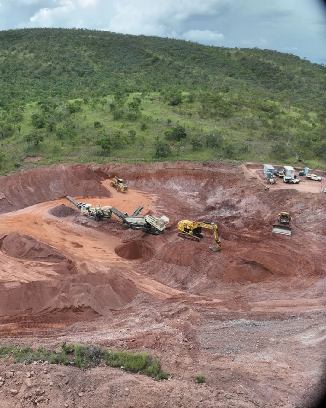 Big effort from the MDM Crushing &amp; Screening crew up at the Sorby Hills Lead and Silver Mine development for Boab Metals.

The project involves producing 40,000m&sup3; of fill material, with the team deploying its Scalper and Jaw Crusher to produ