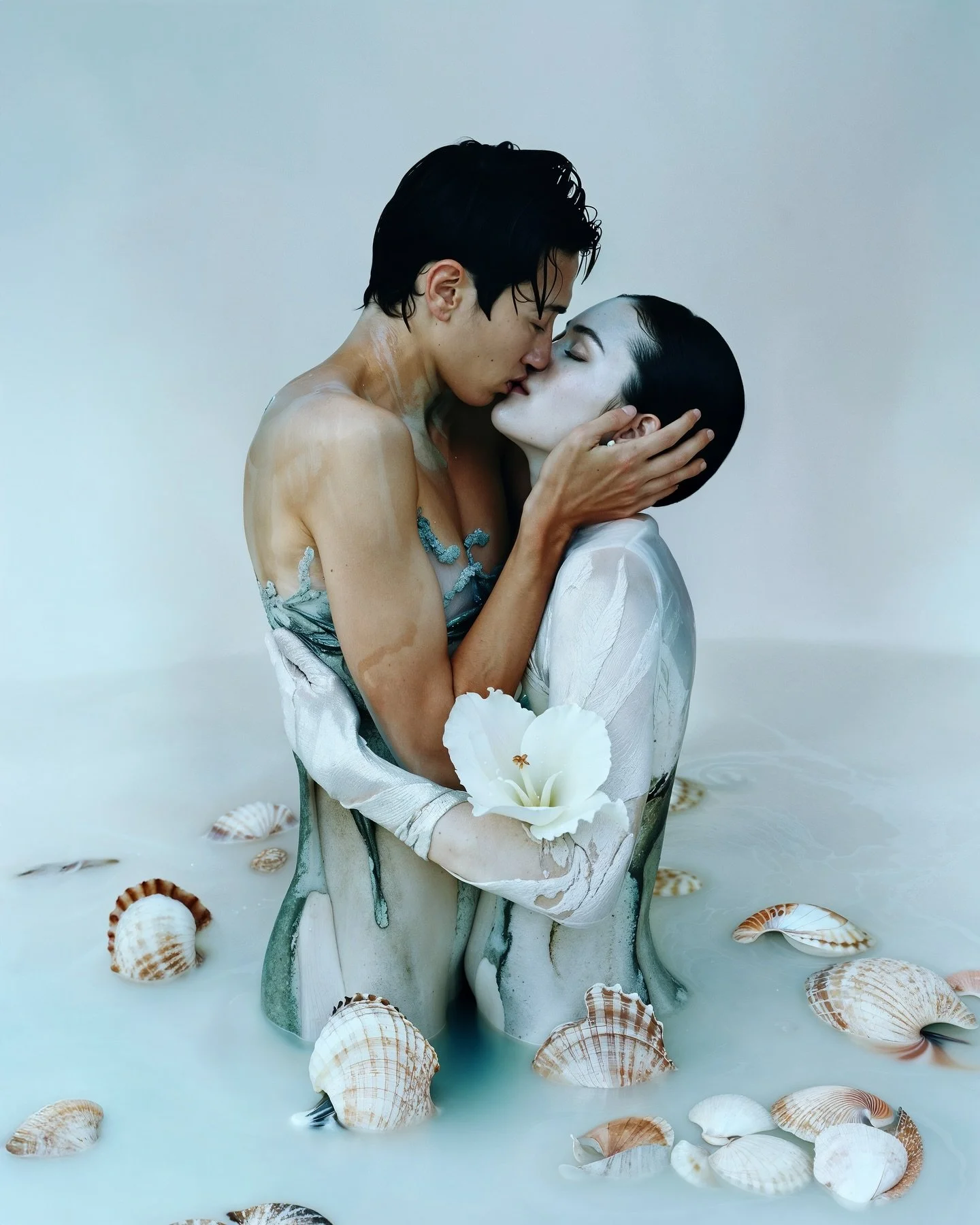 Wanna meet in our dreams tonight?
.
.
#art #aiart #embrace #intimacy #avantgarde #fashion #feels #missyou