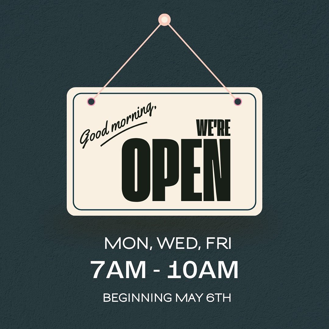 We are piloting morning hours! Starting on May 6th, bring your dog in between 7-10AM! Morning visits are included in memberships, but a $5 morning pass may be purchased at the door. We will have coffee and breakfast bites available at the bar. Reach 