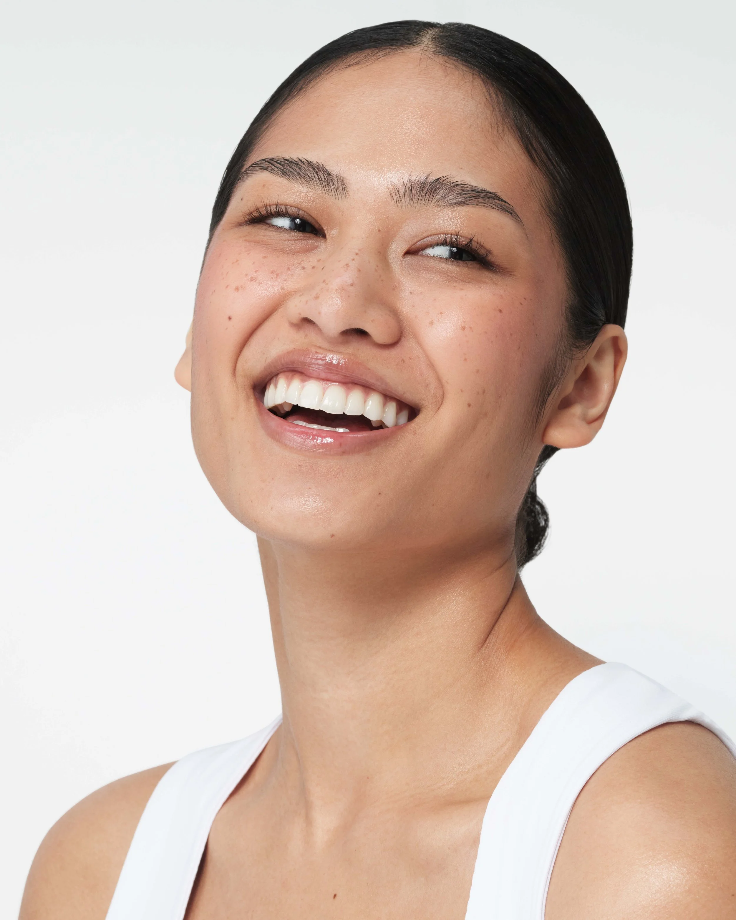 FA24_GREAT_SKIN_OOH_CAMPAIGN_UK_KV_002_MODEL_DAMICKA_ELEVATED_039.jpg
