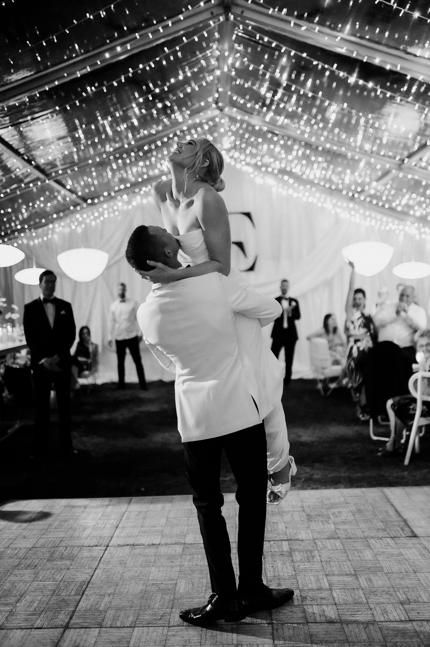 Freyr-Studio-Royal-Hobart-Botanical-Gardens-sophiesullivanphotos-First-Dance.jpg