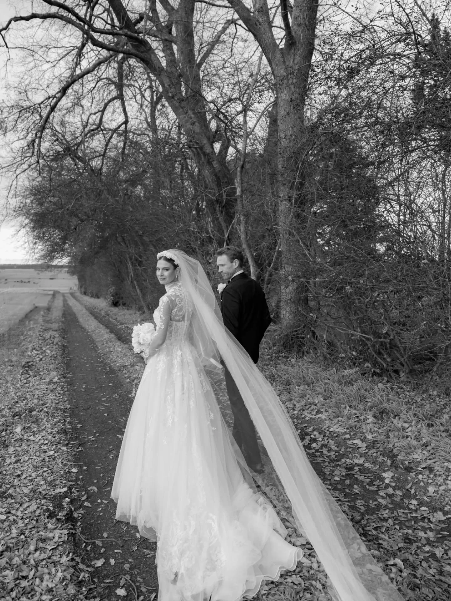 Elizabeth and Richard -The most perfect winters day - and my word was it hard to pick just 10 images to show.

Photography @erinnealephotography
Dress @jessicacoutures
@sattlerandco
Venue @barnbougle
Bride @bizsattler
Florals @murphybloom
Styling and