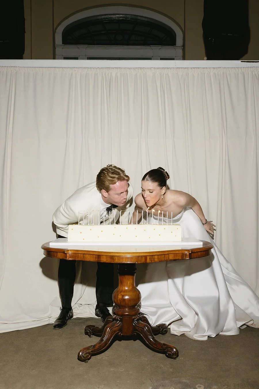 clarendon-estate-tasmania-freyr-studio-wedding-cake-candles-kiss.jpg