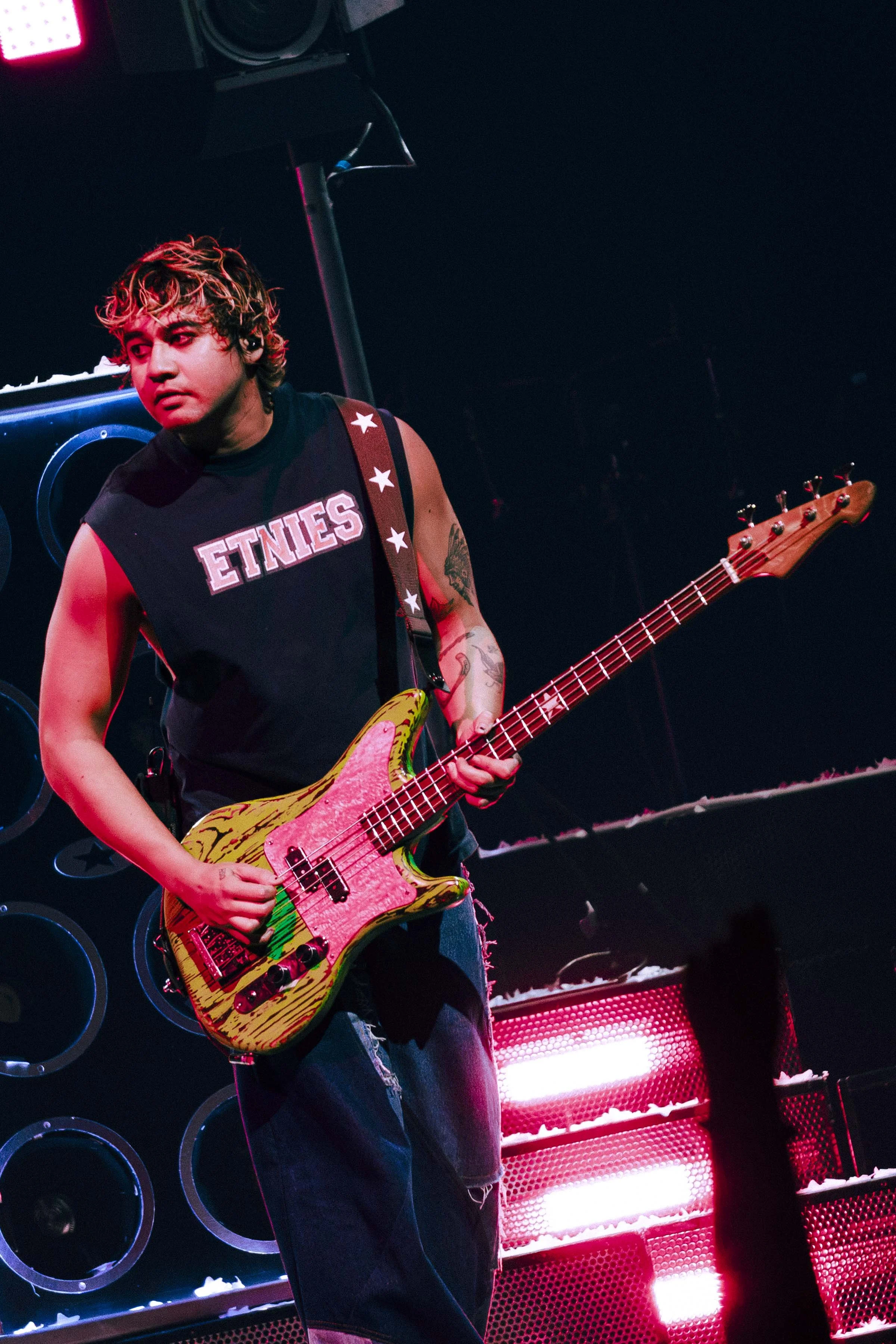 5SOS-HALEYPETRONEPHOTO-12.jpg