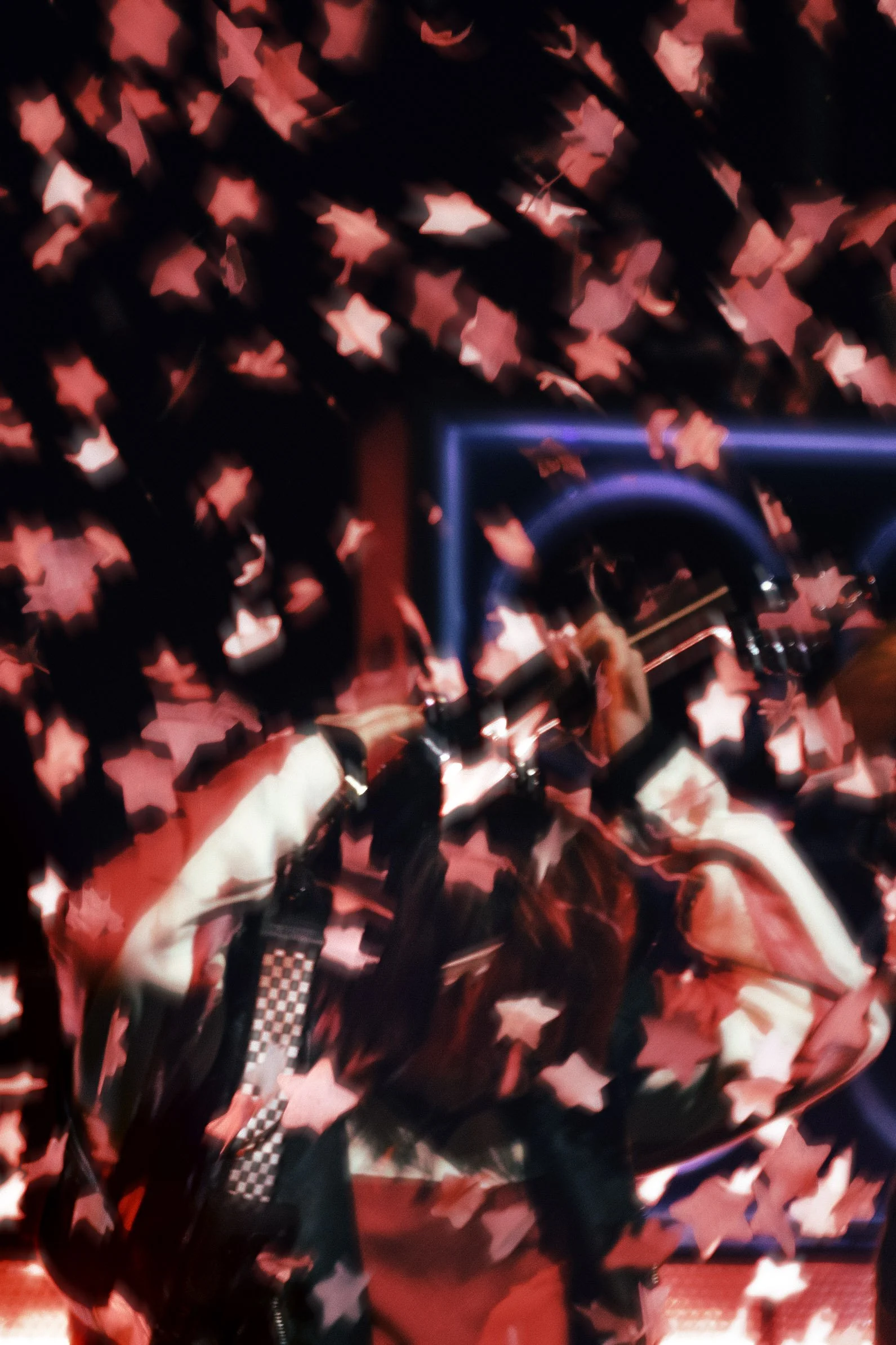 5SOS-HALEYPETRONEPHOTO-30.jpg