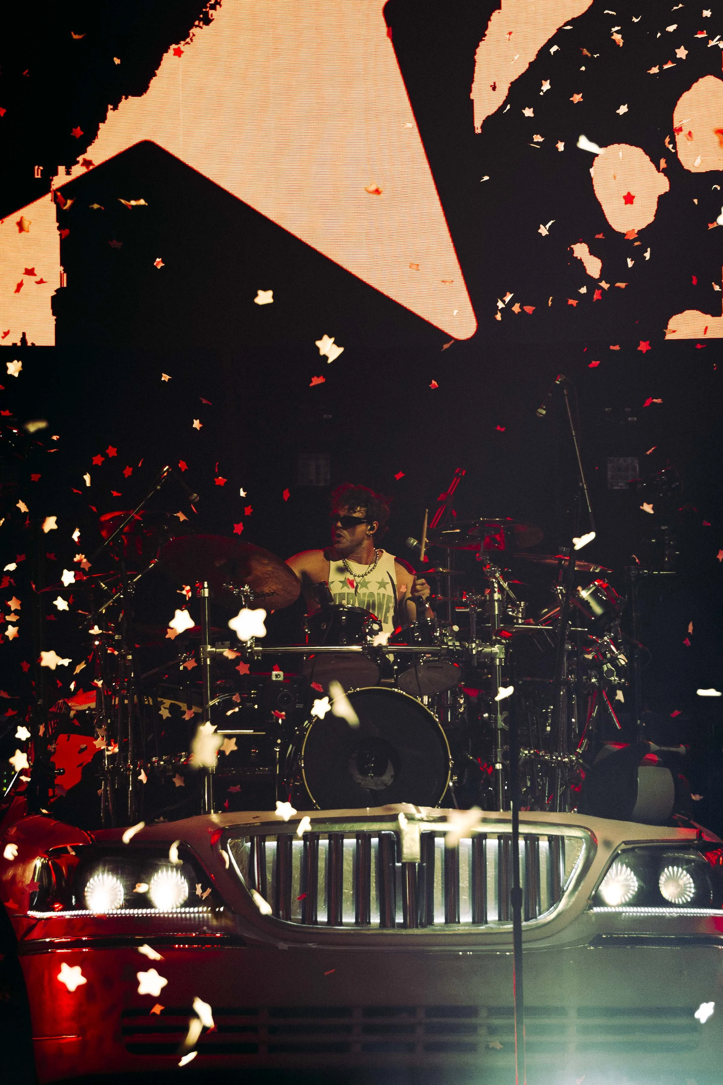 5SOS-HALEYPETRONEPHOTO-6.jpg