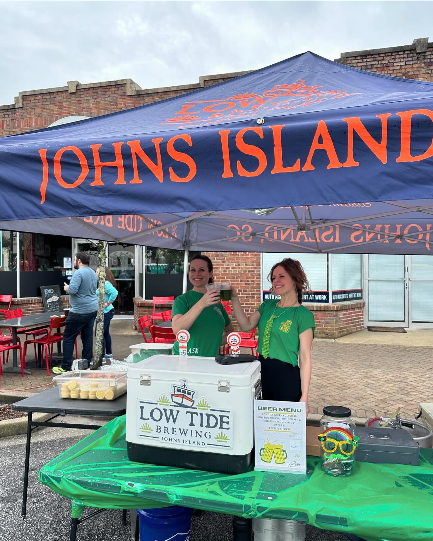 The weather has cleared and we are pouring beers from our friends @lowtidebrewing and @bevibene_brewing !

Come lift your spirits with a brew and some pretzel bites or our special Bangers and Mash Pie today in the pizzeria! ☘️☘️☘️