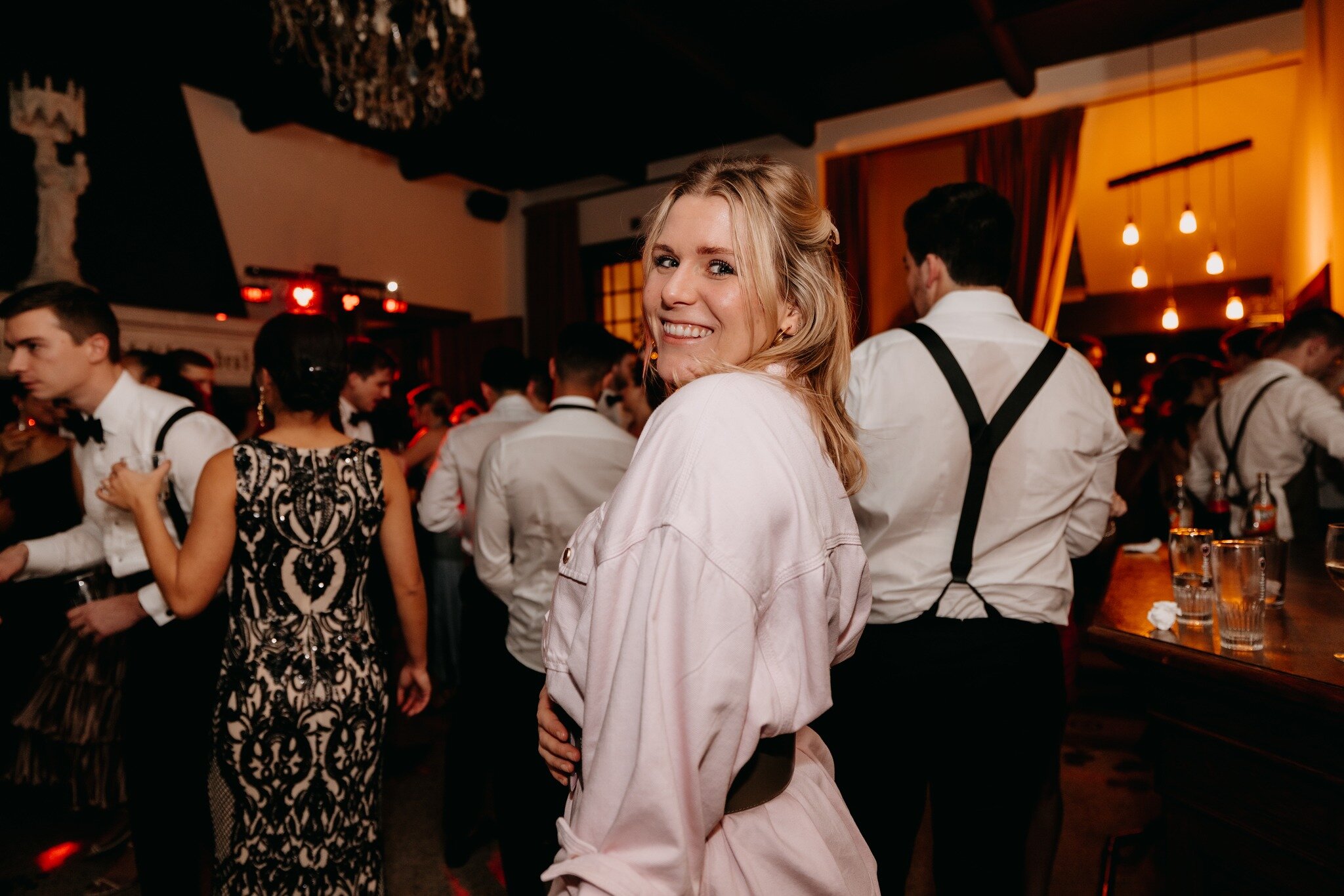 Ok, as promised: een beetje meer over mij en vooral waarom werd - een single unmarried girl als mezelf - in godsnaam weddingplanner? 🤯

The answer is simple: I just loooove LOVE 😍. Ik hou van de liefde, ik hou ervan de liefde te vieren en vind het 