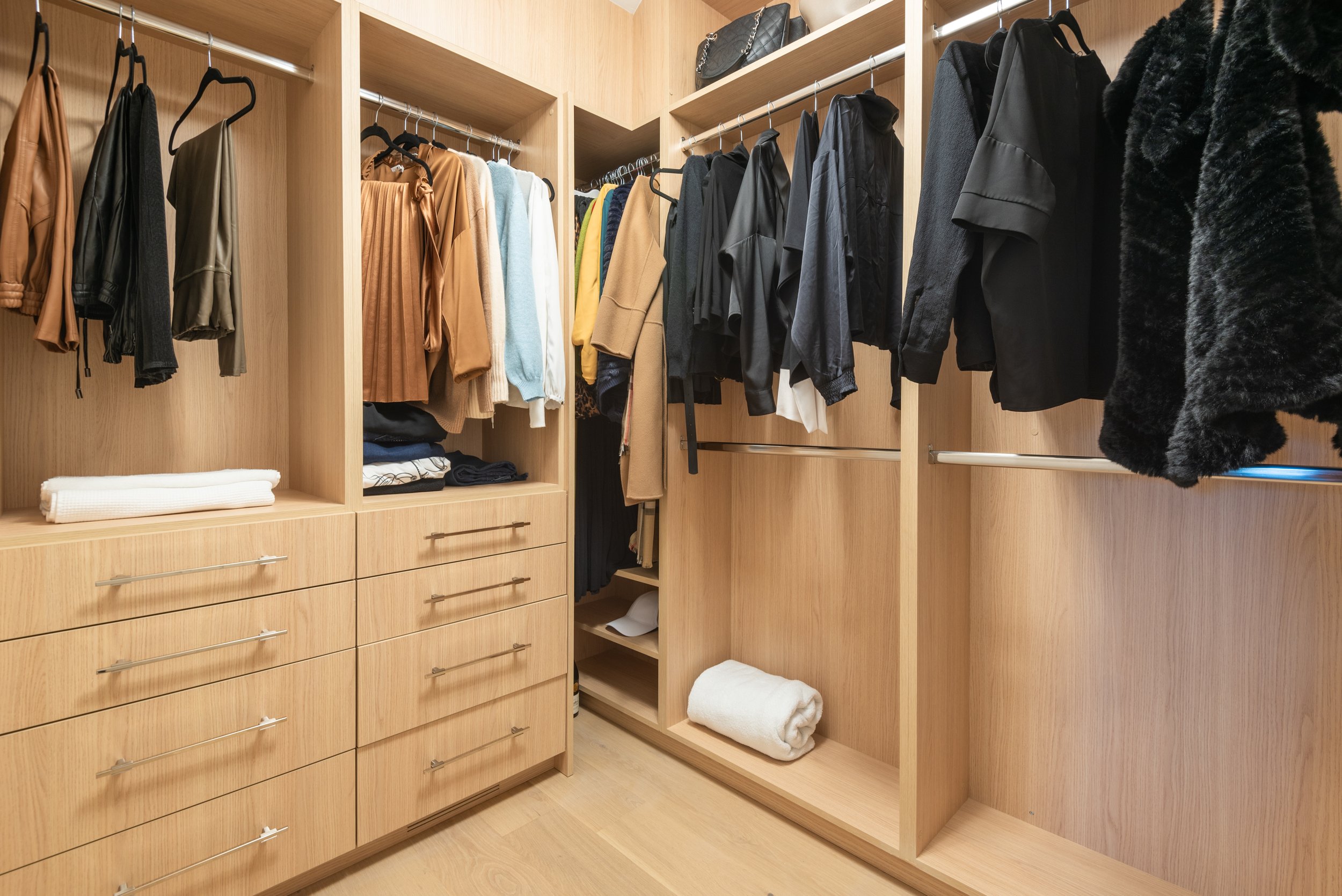 Walk in closet design