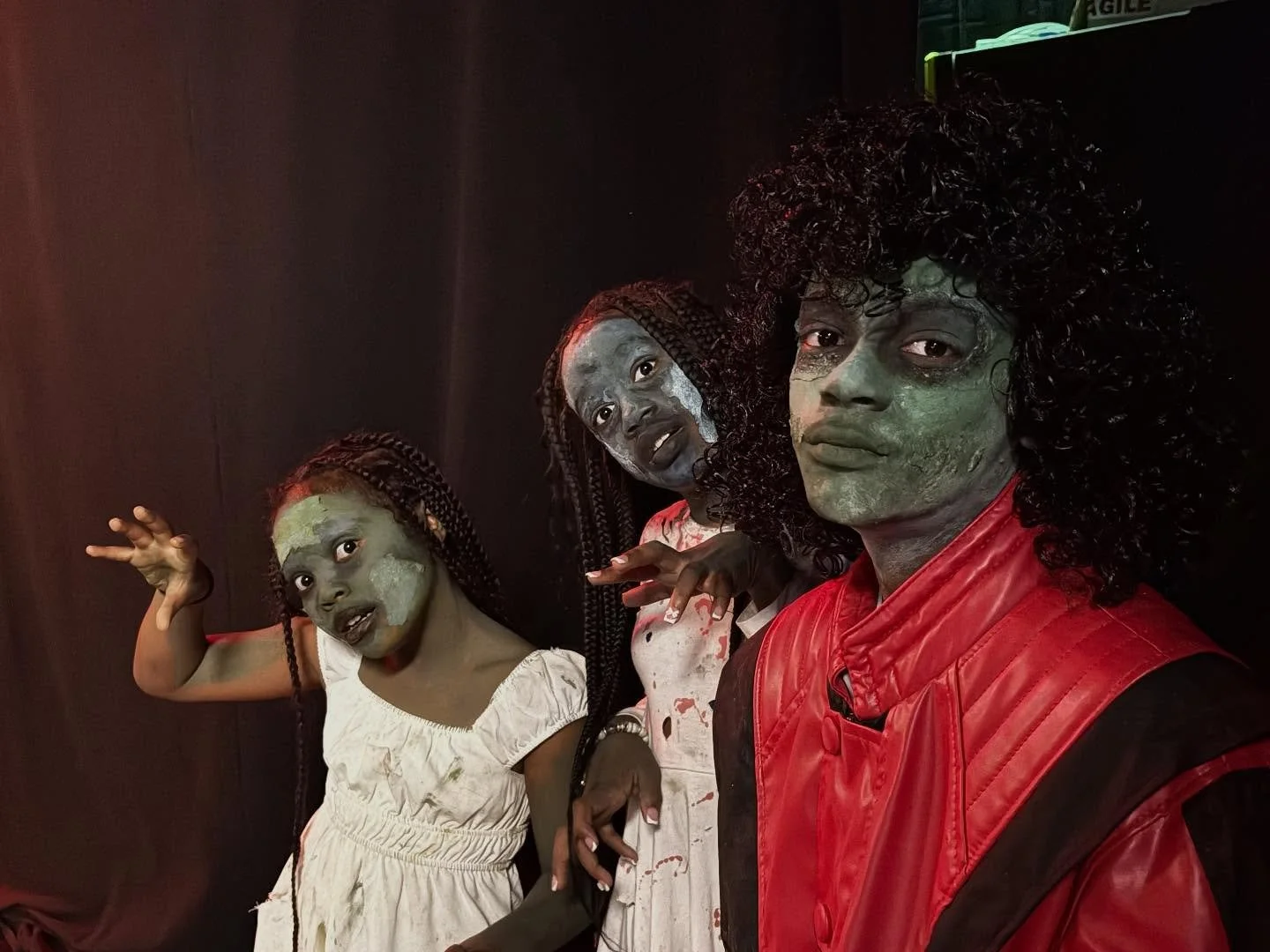 A spooky morning at @wgnnews for Midday Fix! A big thank you to CICS Wrightwood Dance Ensemble @wrightwoodwildcats for their performance and for helping us promote the upcoming @artsinthedark parade coming up on October 18! 💀🧟&zwj;♂️👻🐦&zwj;⬛