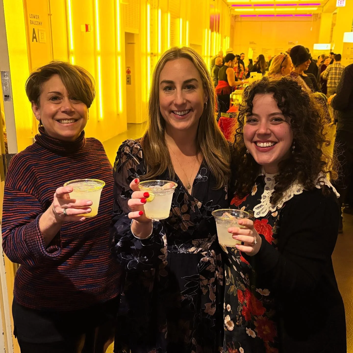 Great night at the @3artschicago awards celebration! 🎭🎨🩰 It was such a delight to see so many incredible artists recognized and quite an honor to be able to promote it. Cheers! 🥂