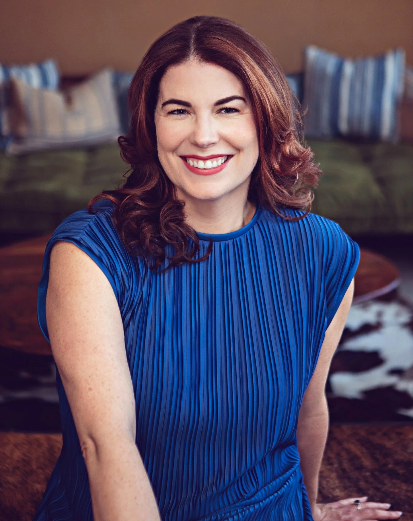 Hi friends! It's been a minute since I had an introduction post. 

🌸ABOUT ME
- live in the SF Bay Area, but have lived in Washington, DC and Paris. 
- looooove traveling and often set my books in my favorite places to visit 
- mom of two littles who