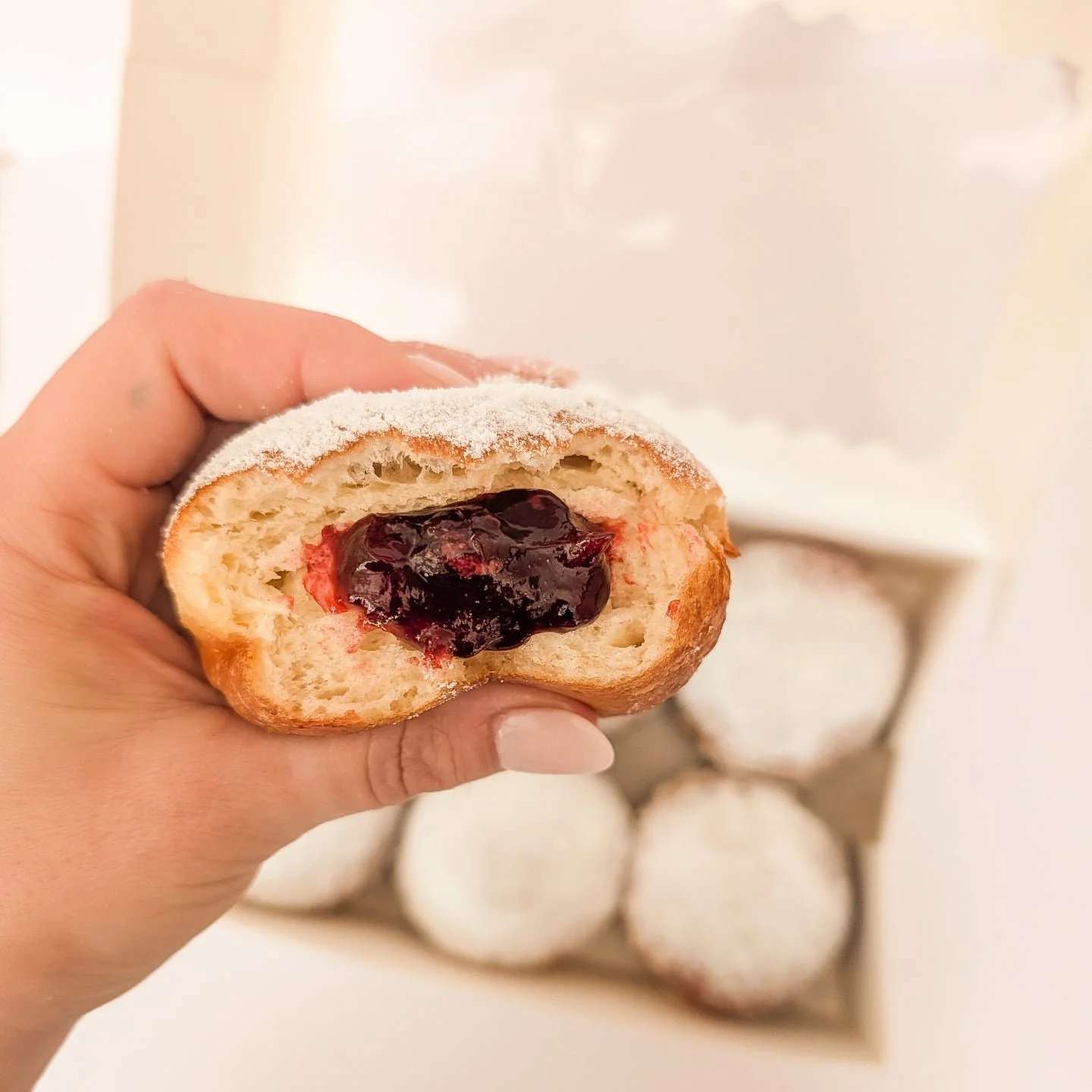 Made an order this morning and I always have a raspberry paczek when I finish. I make a bavarian cream for my husband and my kids just lick the powdered sugar off any leftovers.  We are deliciously waste-free 💀