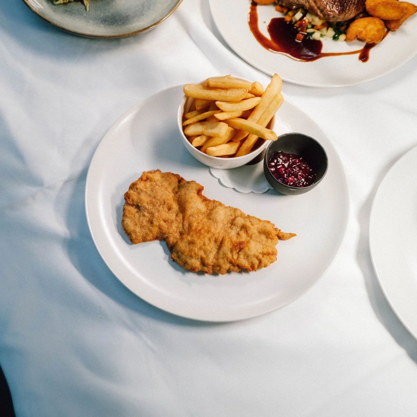 It's time to vote! We have been nominated by @falstaff.magazin for the best Wiener Schnitzel in Austria 2024 - a real culinary highlight and an Austrian classic. If you like our Wiener Schnitzel