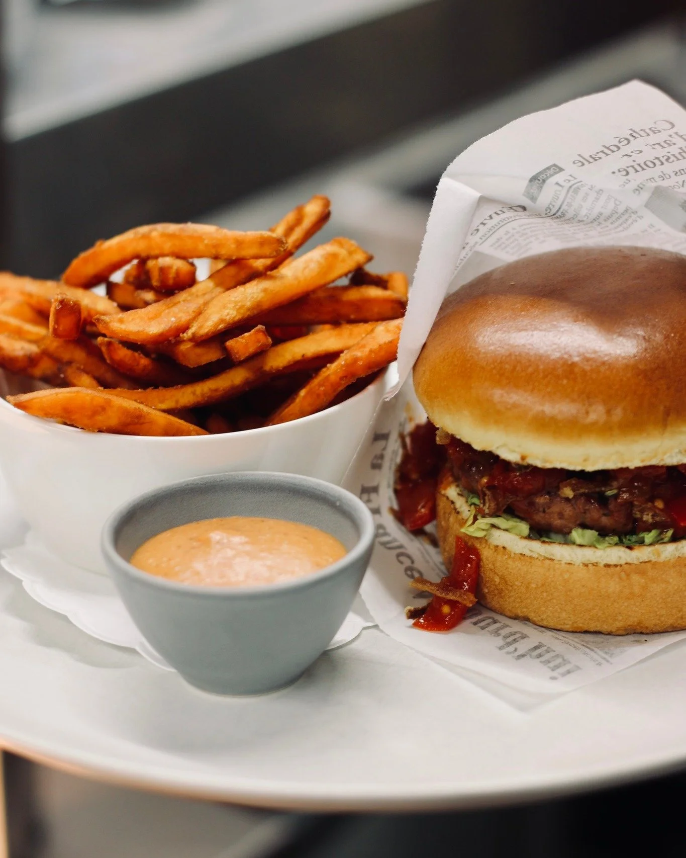 Behind the scenes: Burger Edition. 🍔

Watching it being prepared is almost as satisfying as the first bite! Getting hungry? Reserve your table online via the link in our bio and treat yourself.

__

The ma