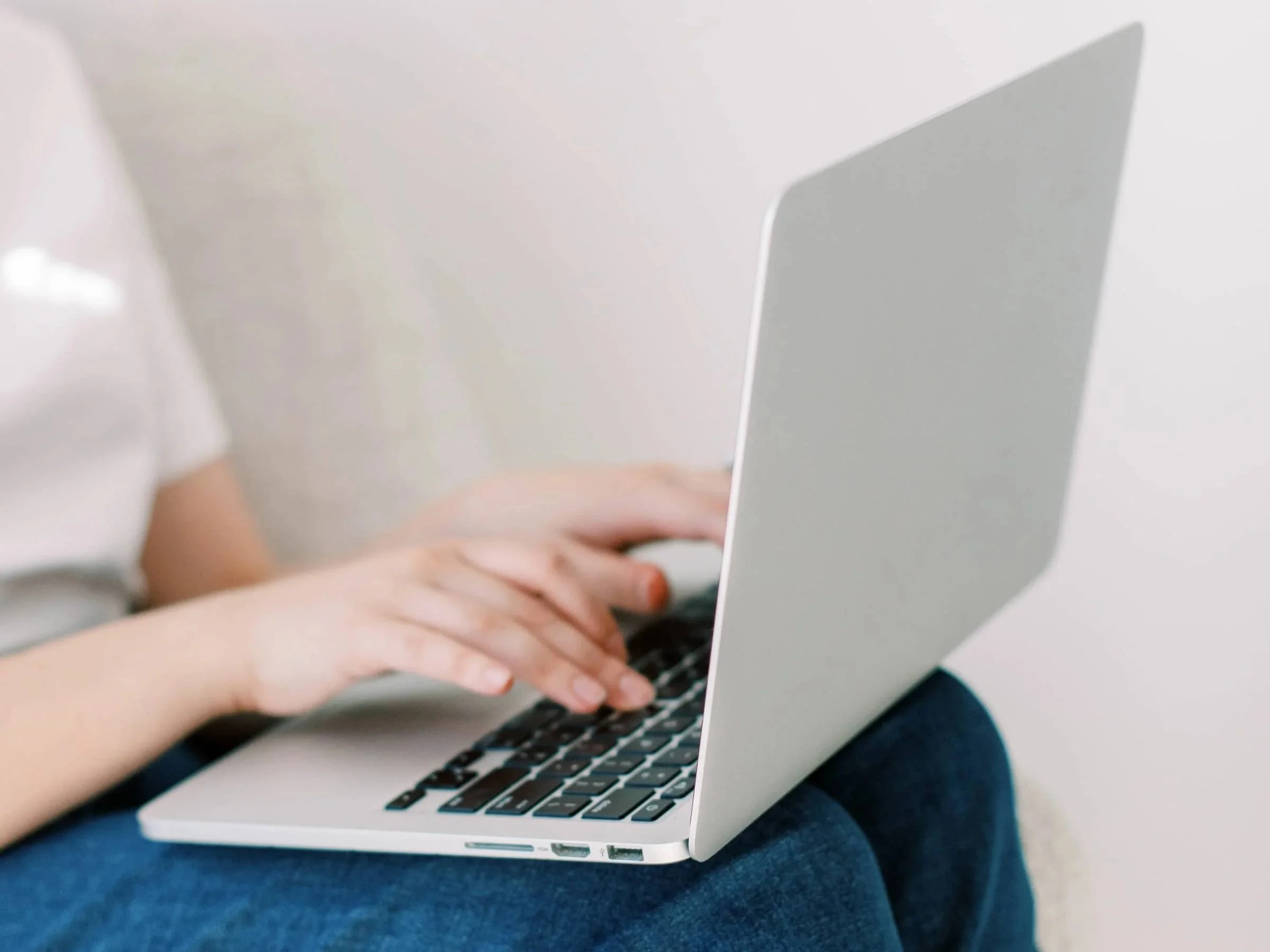 Computer Photo for online therapy in Texas. Meet with an expert online trauma therapist in Texas here!
