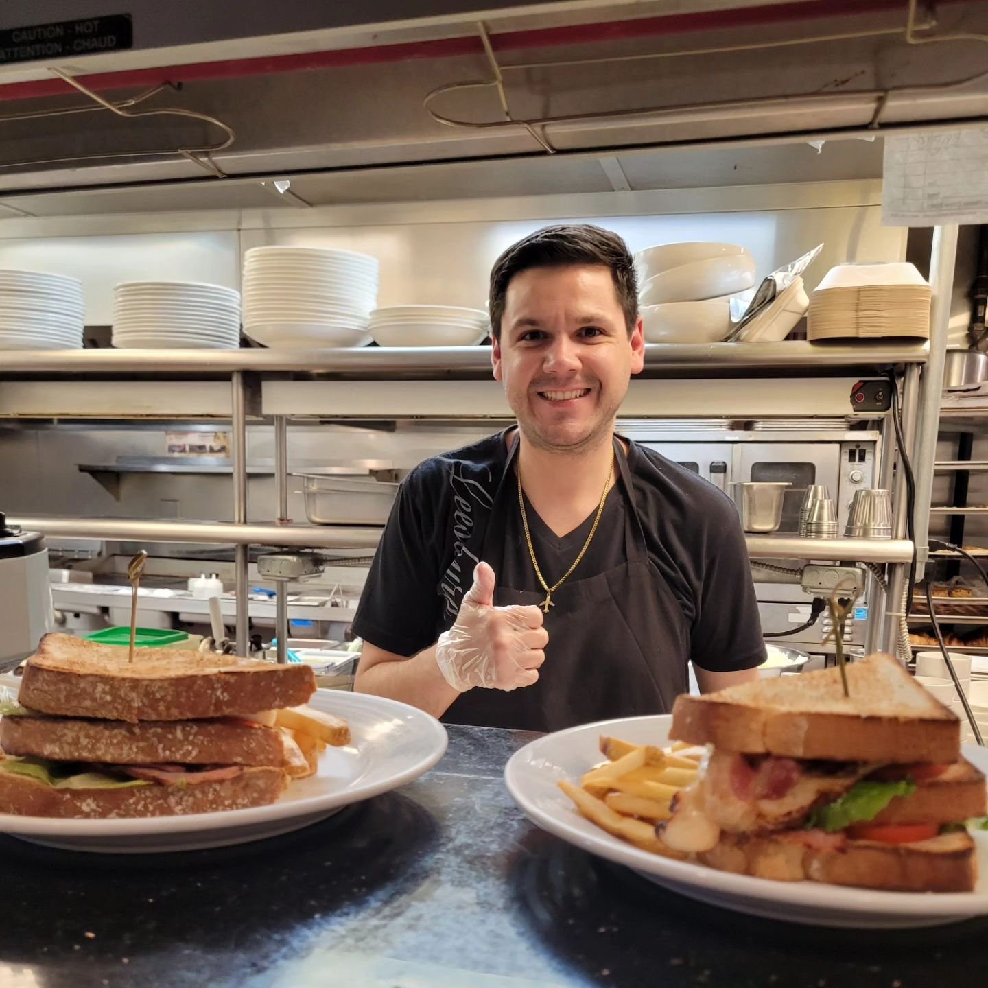 Hi there! Sebastian is a new addition to our kitchen team, and wow, we could not be happier to have him with us! He hopes you enjoy this O'Connor Club he made for you to split with your bestie 🥪

#leesburgva #viral #trending #americandiner #lunch #l