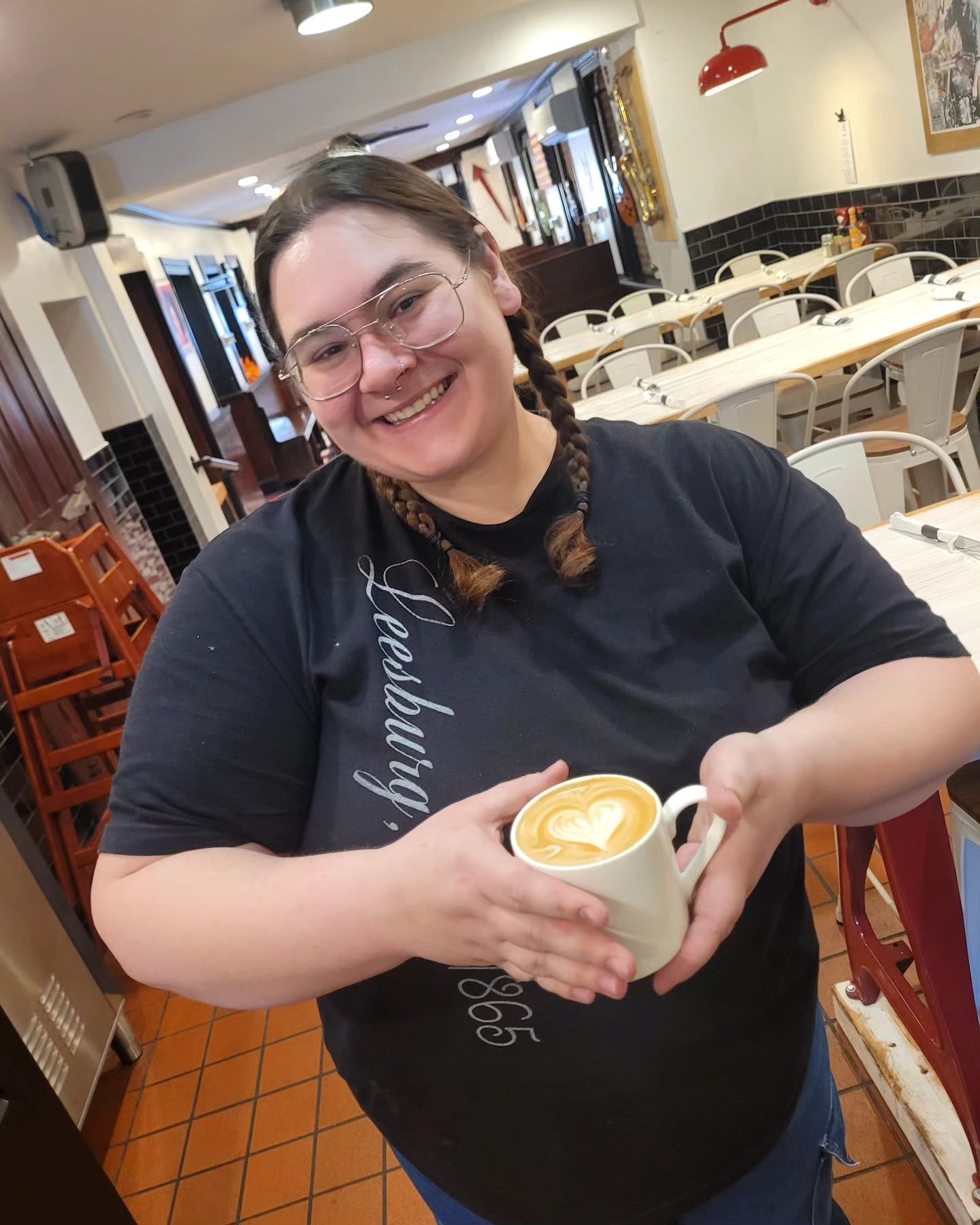She did it! Way to go CJ! Making great strides on latte art over here 👌 

#locallyleesburg #leesburgva #latteart #barista #baristagram #loudouneats #loudounfoodies #coffeegram #trending