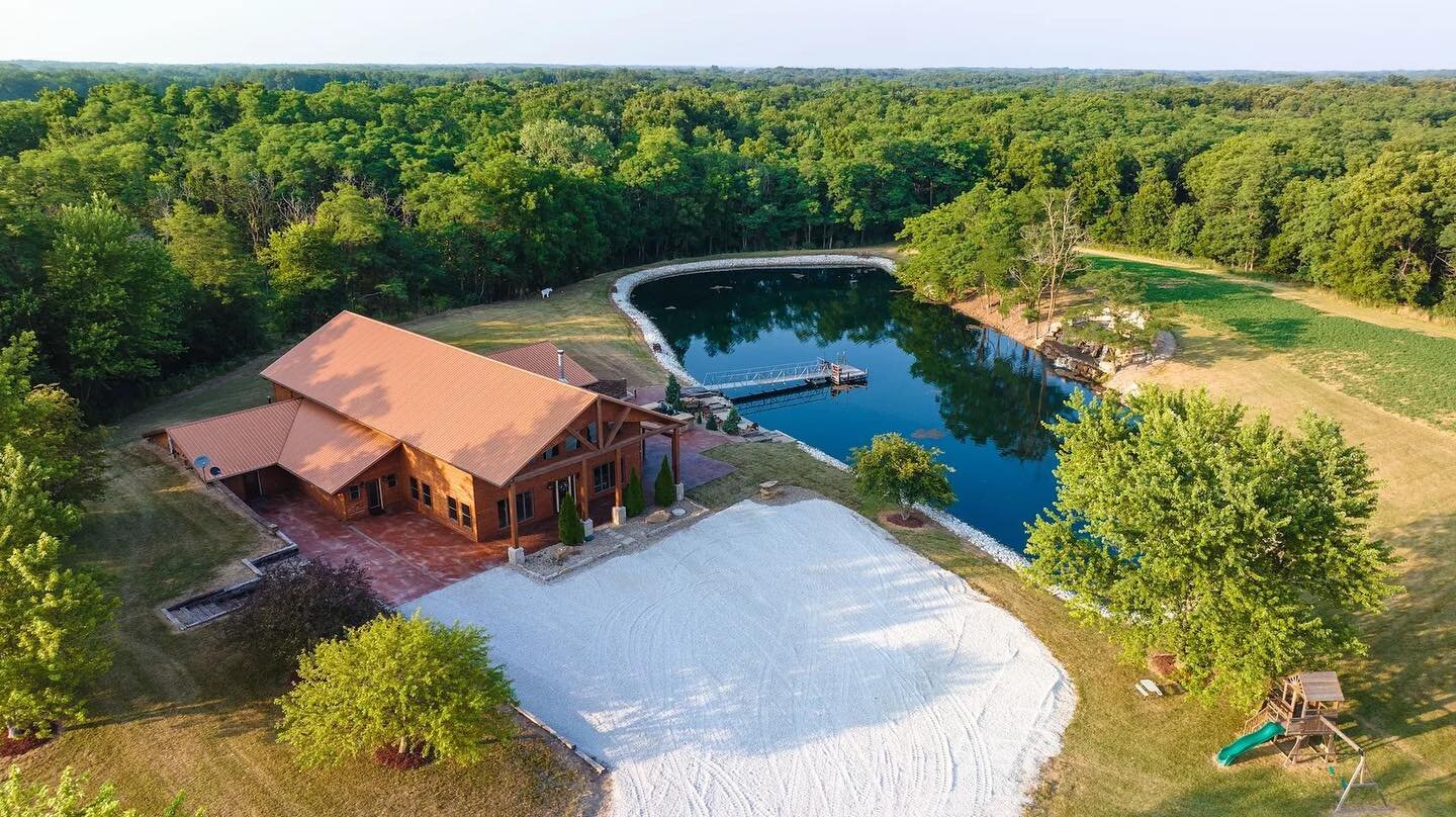 Lots of space to relax, play &amp; fish! #BearshieldLodge