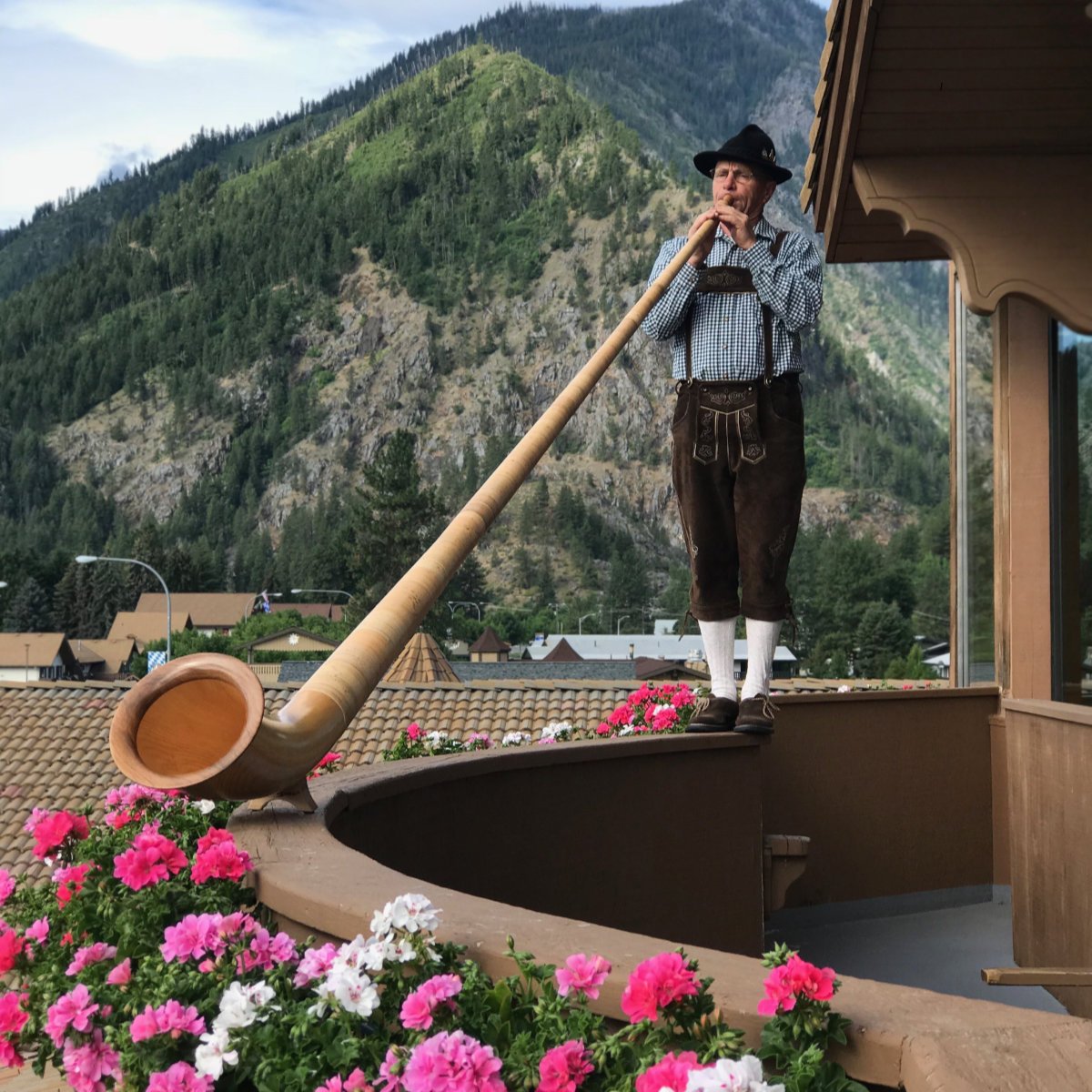 Leavenworth Alphorns Kick-Off 30th Festival