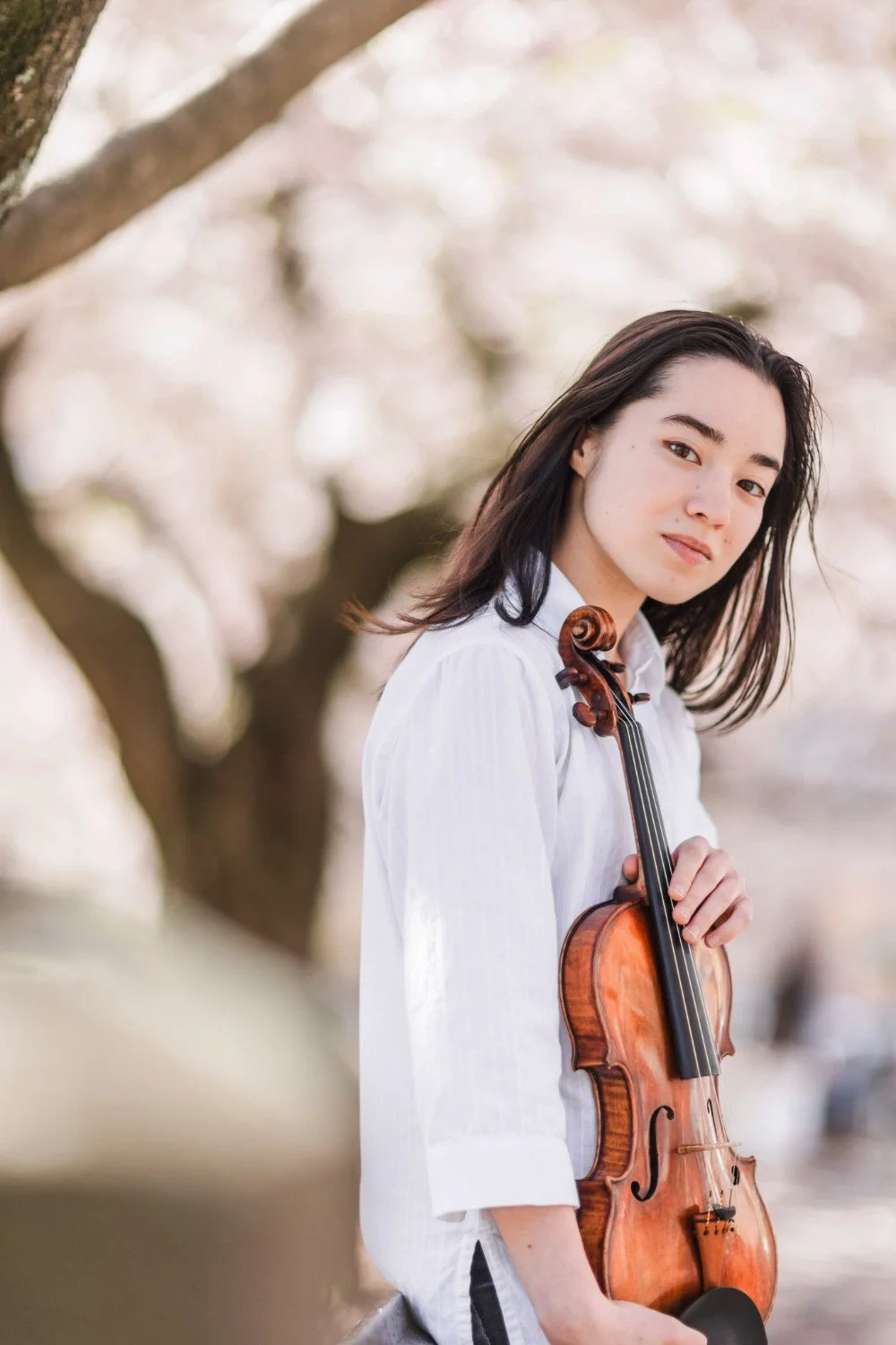 Emma Meinrenken with Violin