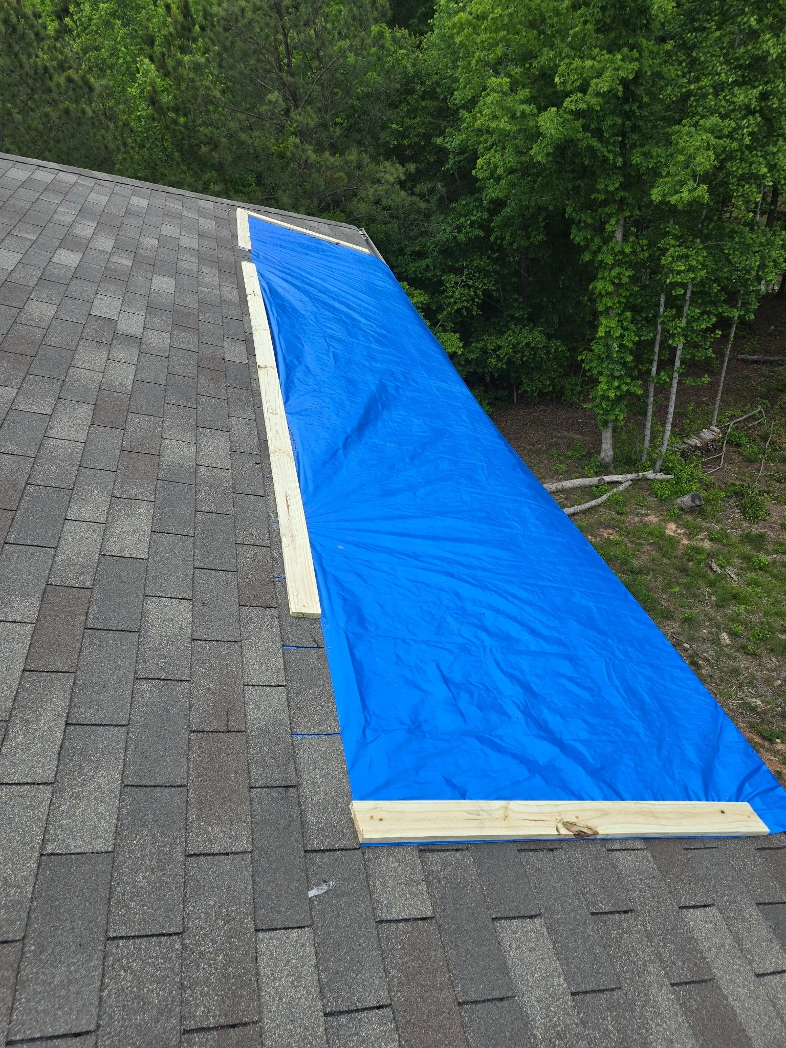 What Is Emergency Roof Tarping? Here's How the Process Works