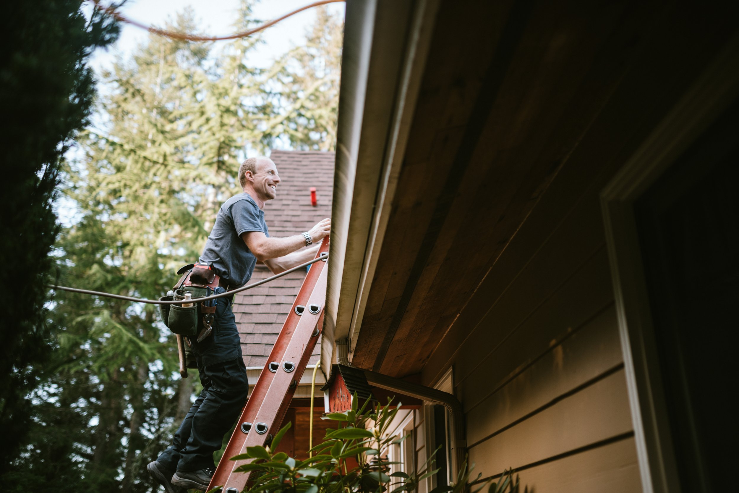 Swift Emergency Roofing Services By Roofing & Tarping Experts 