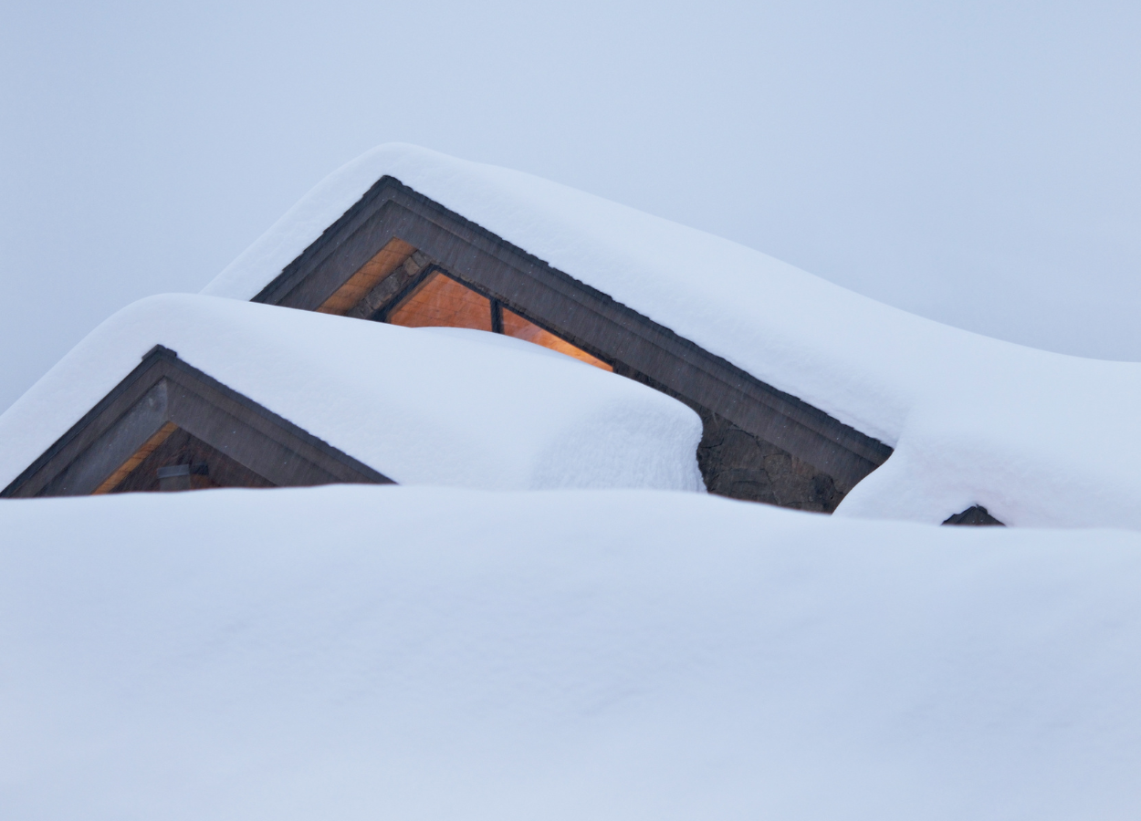 Living Under the Blanket: The Impact of Heavy Snow on Your Home