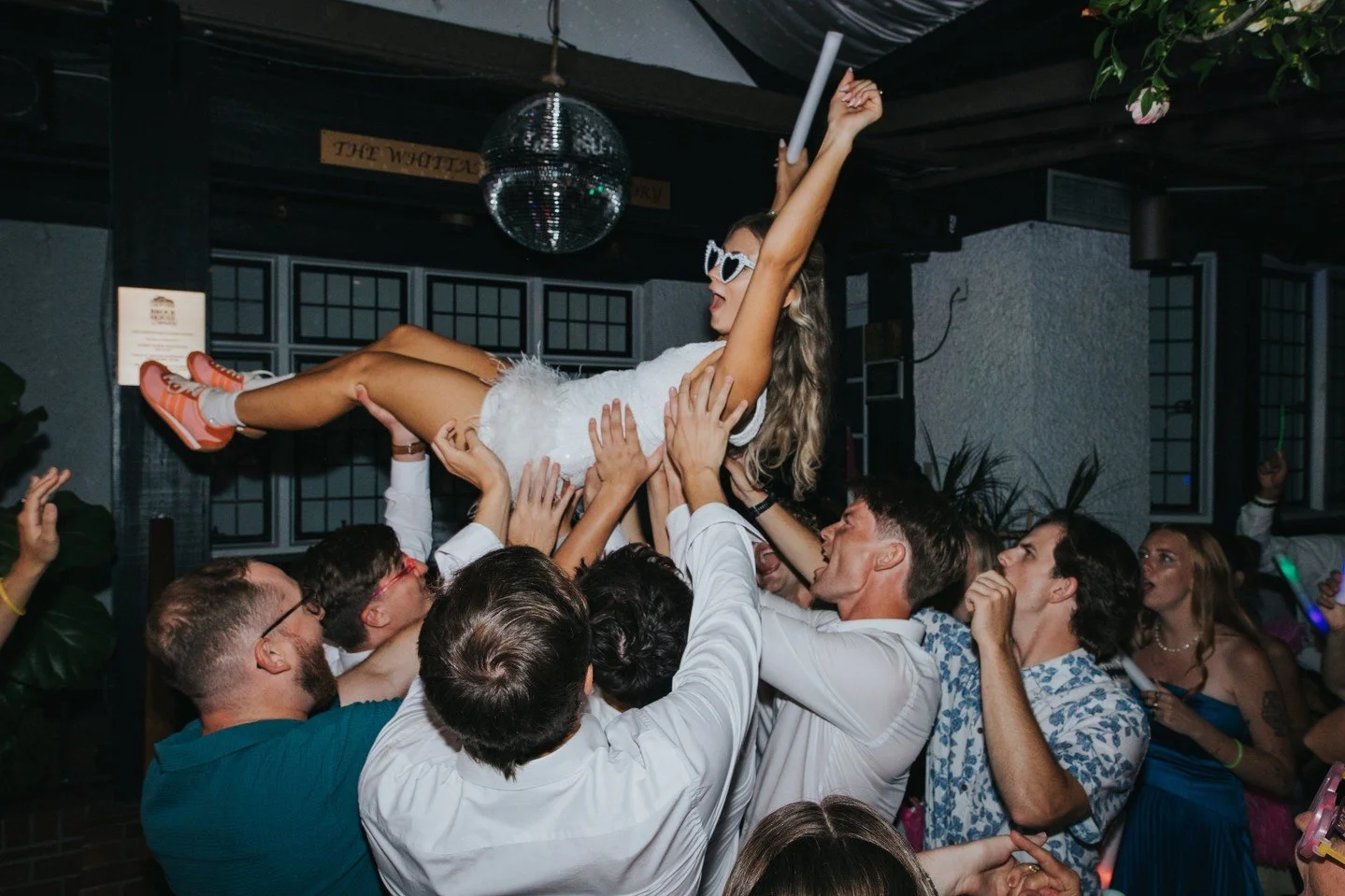 Raised the bride. Raised the roof. Seriously raised the bar with some next-level dance floor energy. 🙌 ⁠
⁠
📸: @pixelproductionsvancouver