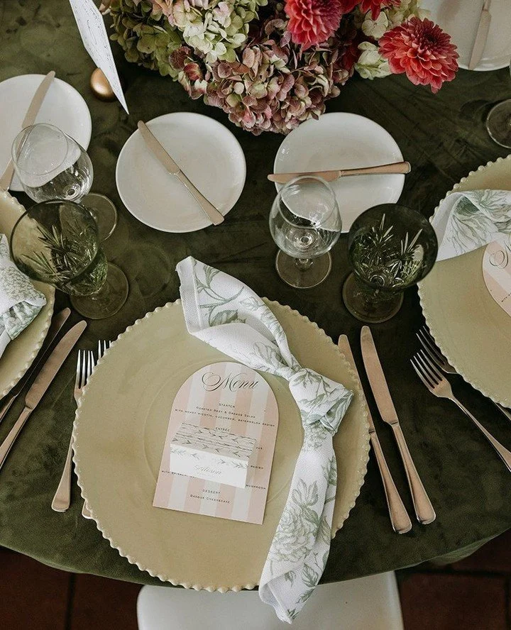 A little tablescape eye candy, coming right up. ✨🍽️⁠
⁠
We&rsquo;re lucky to work alongside some of Vancouver&rsquo;s most talented event planners, d&eacute;cor and rental teams, florists and creatives &mdash; and these tablescapes are just a few of 
