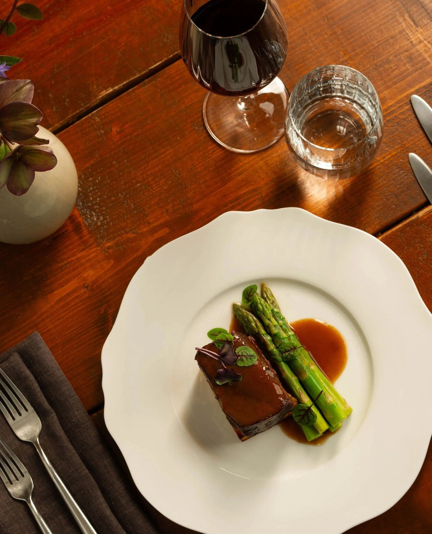 A new season calls for something delicious. 🍂✨⁠
⁠
@peakeofcatering's full fall/winter menus has officially dropped, bringing together quality, seasonally available ingredients and big flavours that strike just the right balance between familiar favo