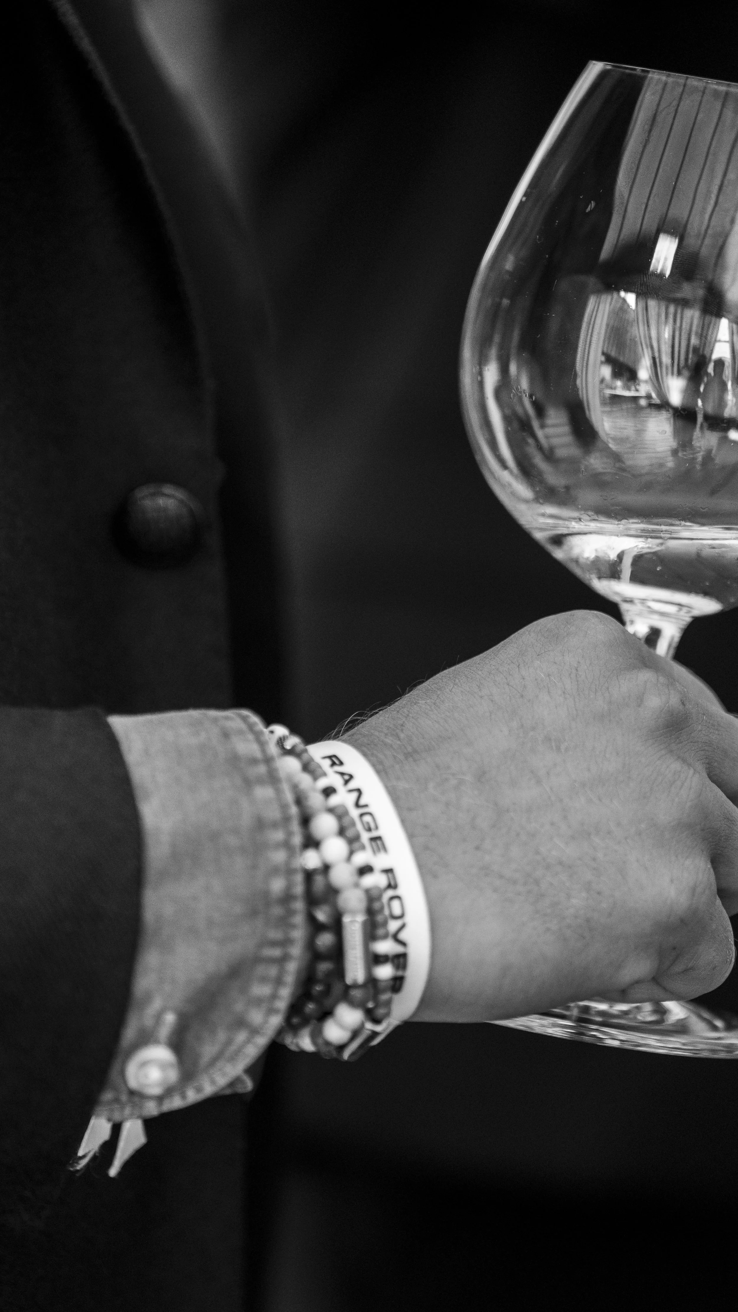 JLR_BIS_26_lounge_9x16-2.jpg