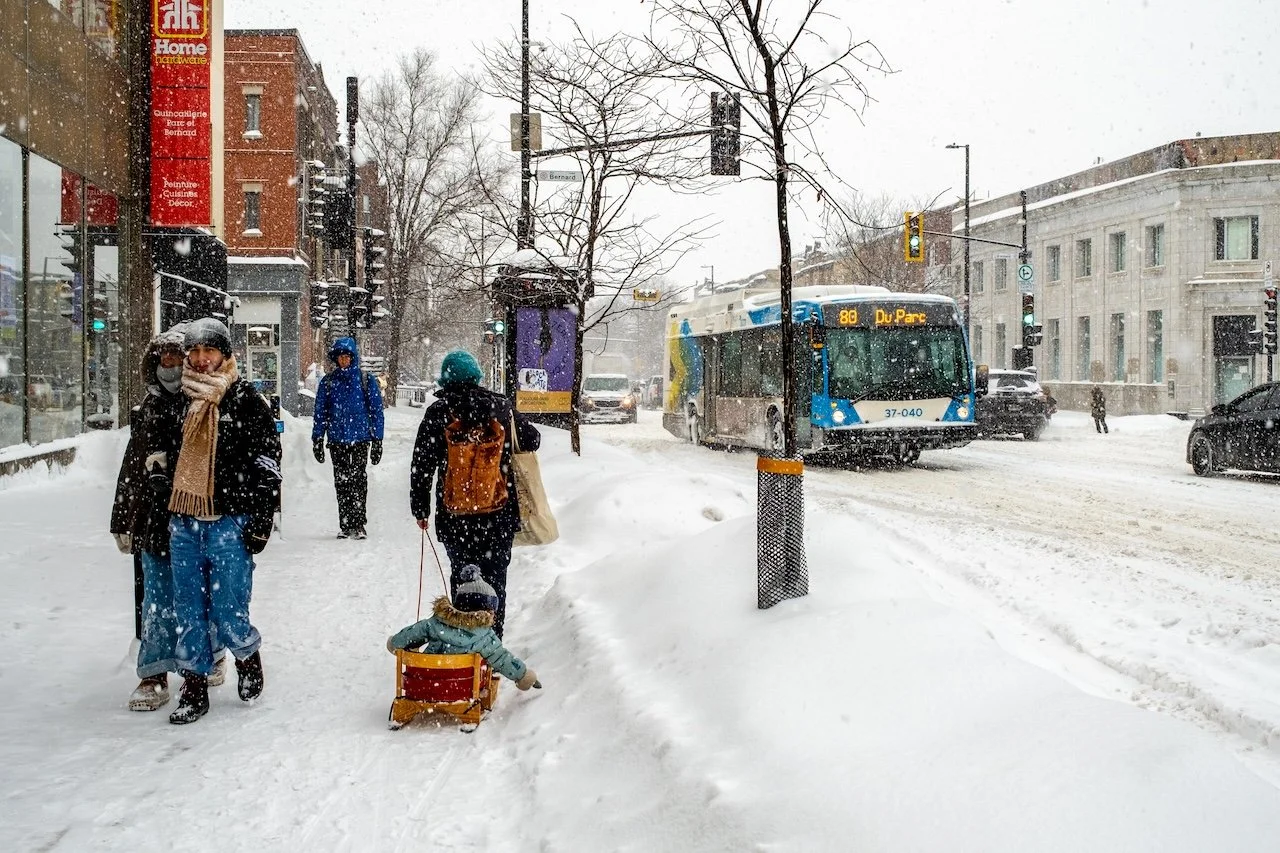 Running Errands - Outremont, Montréal (S-048)