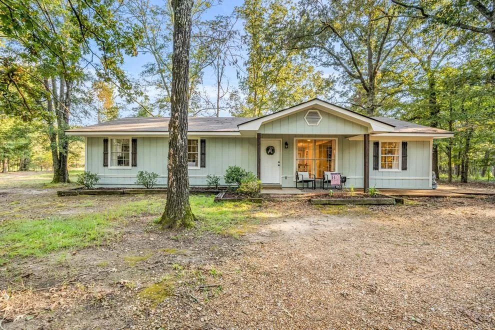 207 Daisy Drive Columbus Brochure PPT_Page_1_Image_0001.jpg