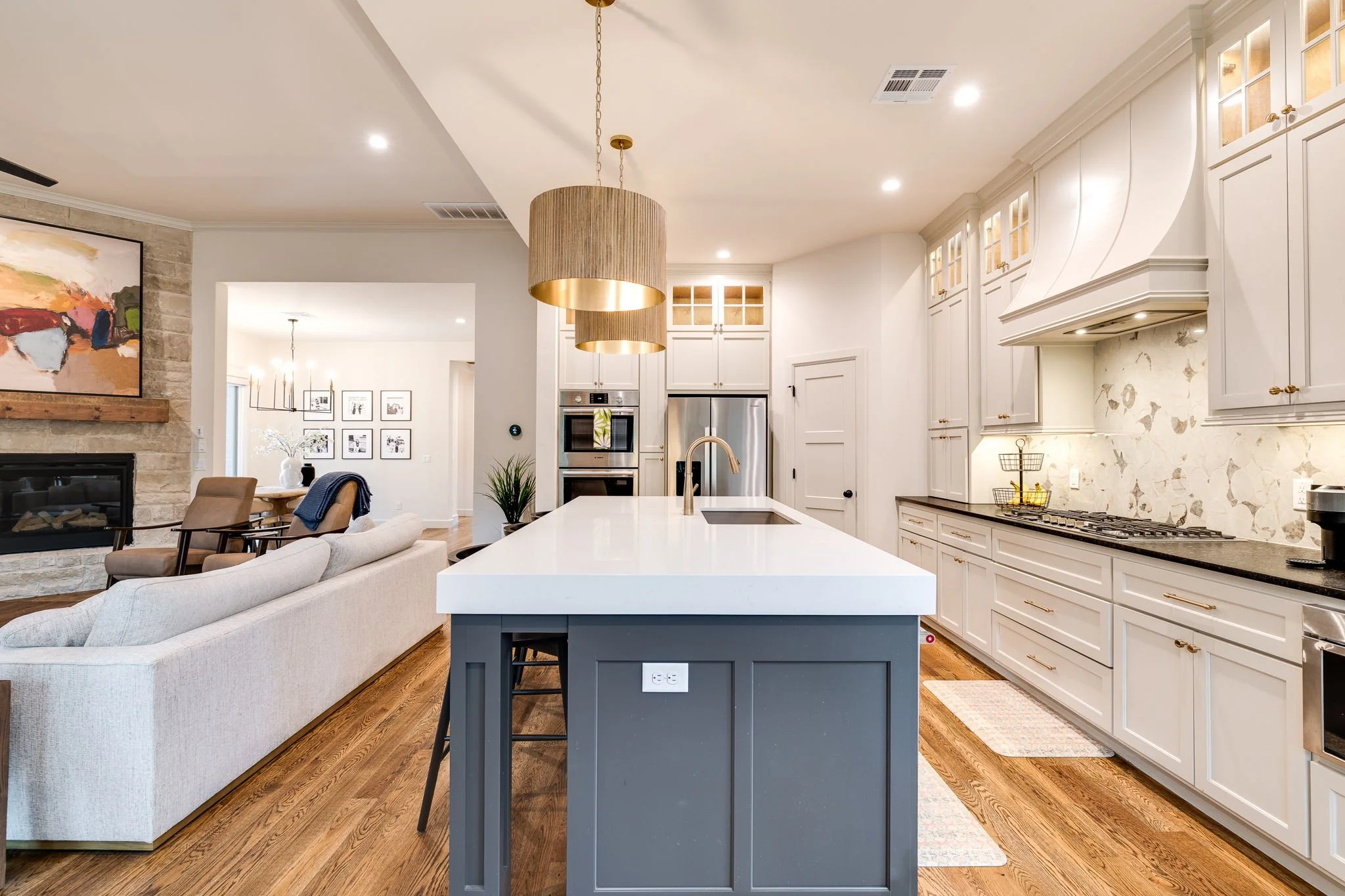 23-1732-parkwood-ave-edmond-ok-73034-kitchen-open-to-living-room.jpg