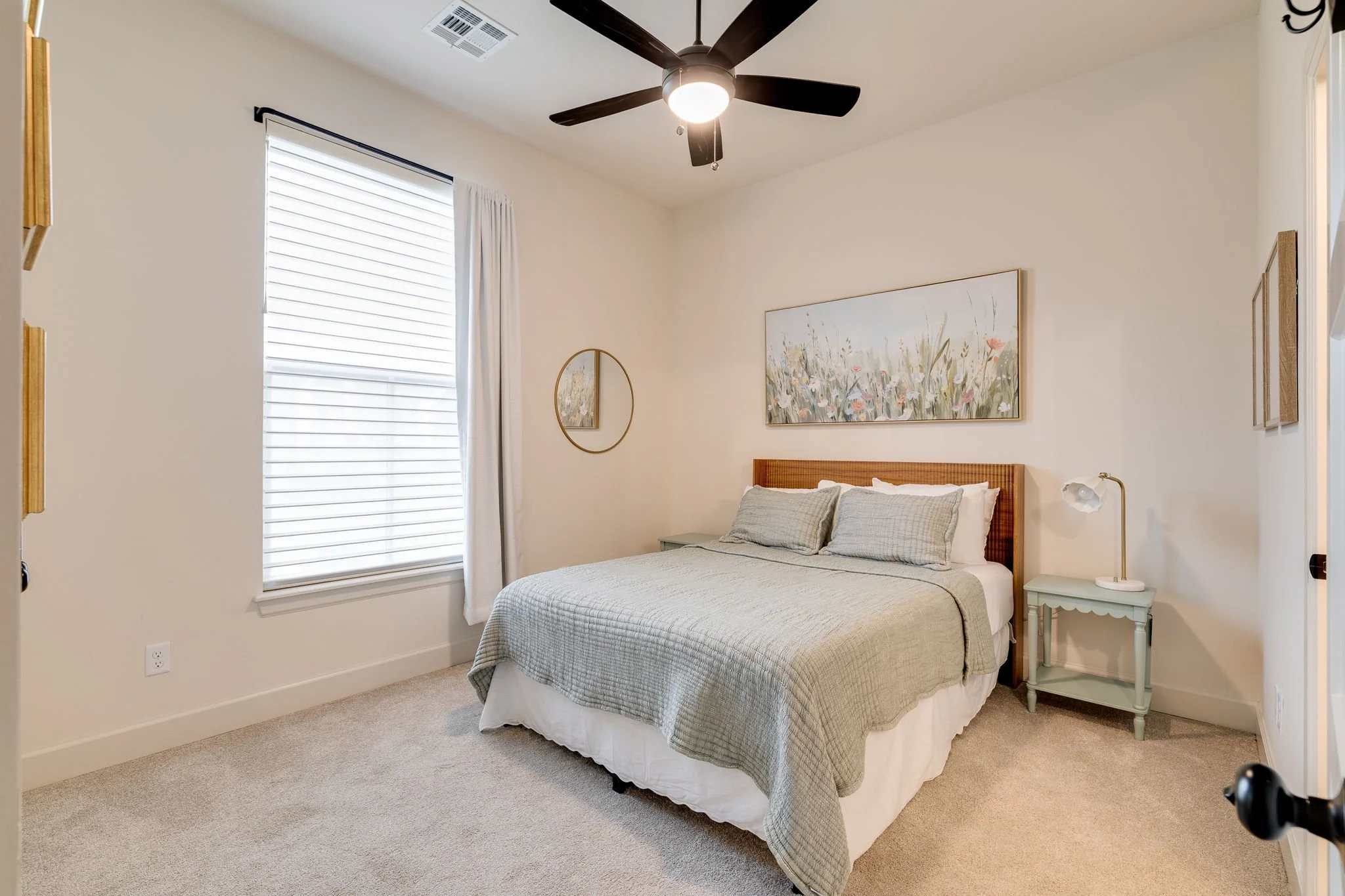 46-1732-parkwood-ave-edmond-ok-73034-guest-bedroom.jpg