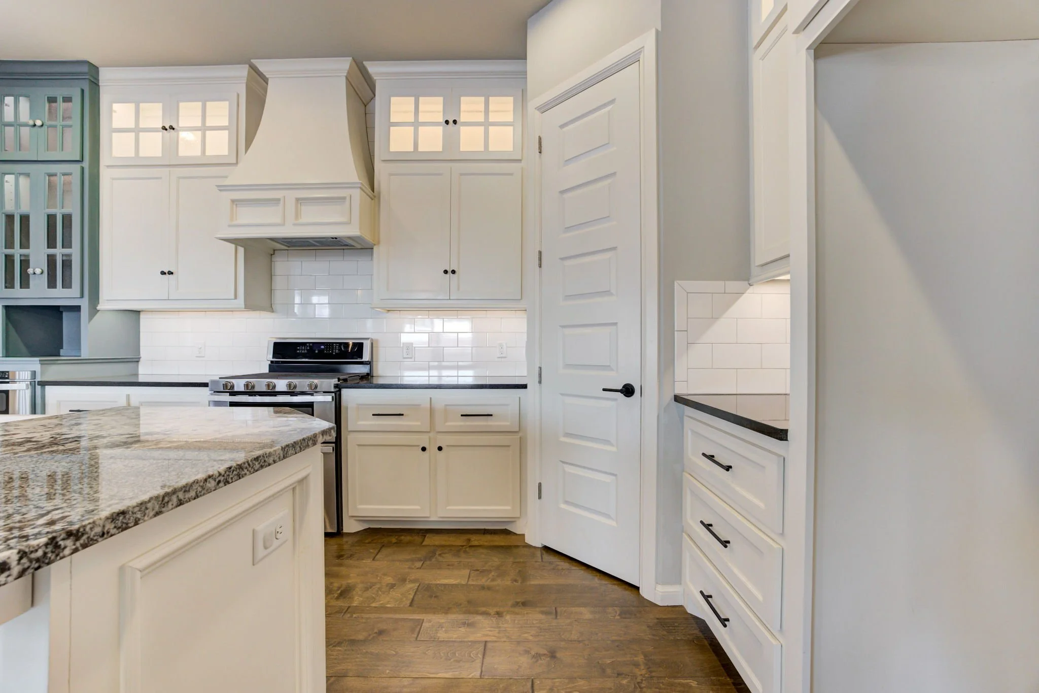 Modern kitchen design commonly found in newer East Edmond homes.