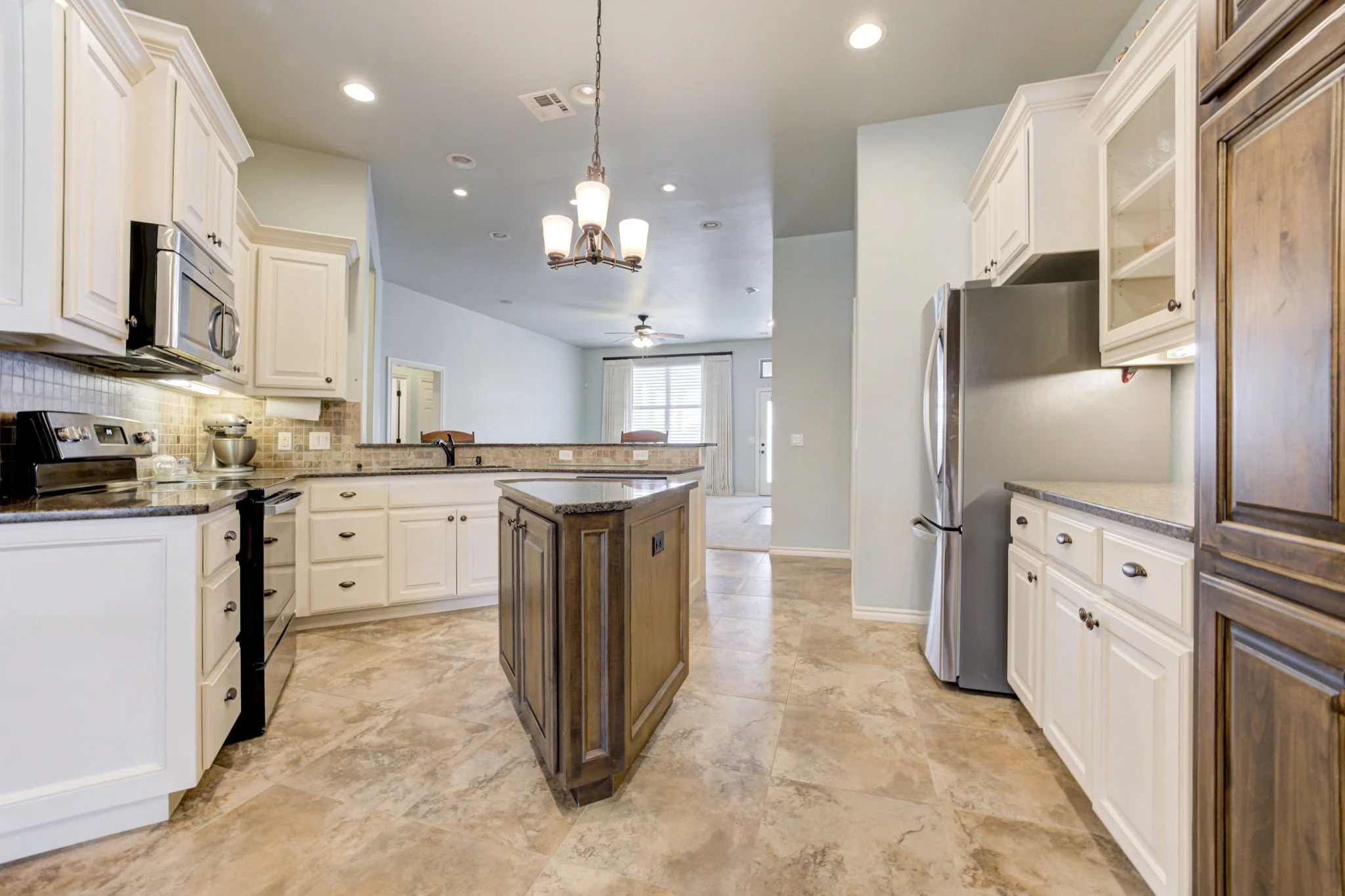 6601-chelsey-ln-oklahoma-city-ok-20-kitchen-granite-countertops copy.jpg