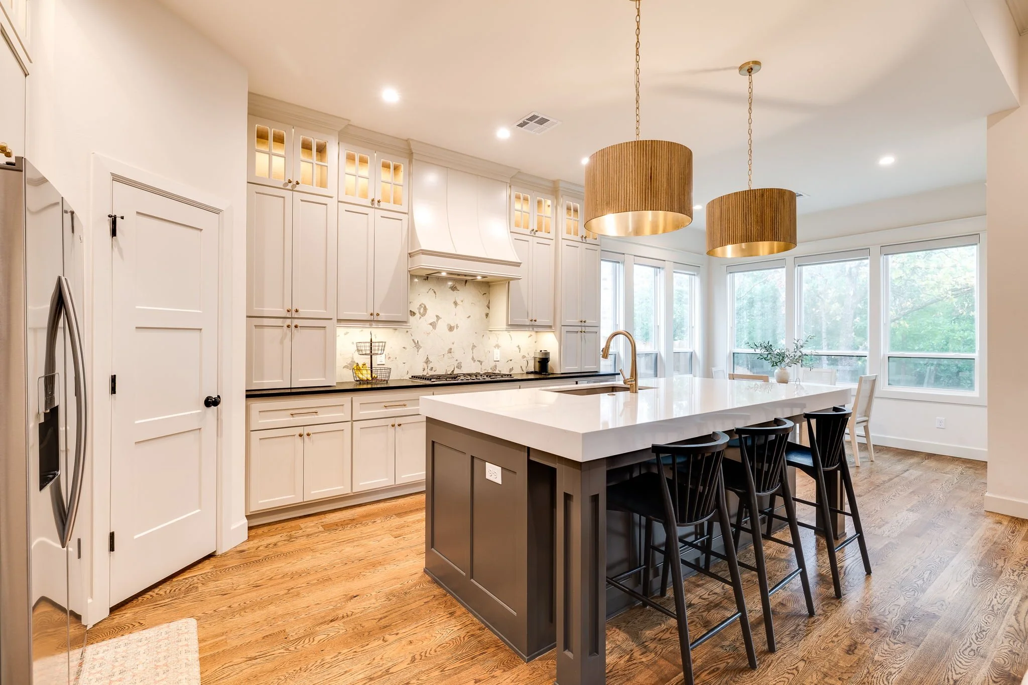 21-1732-parkwood-ave-edmond-ok-73034-kitchen-island.jpg