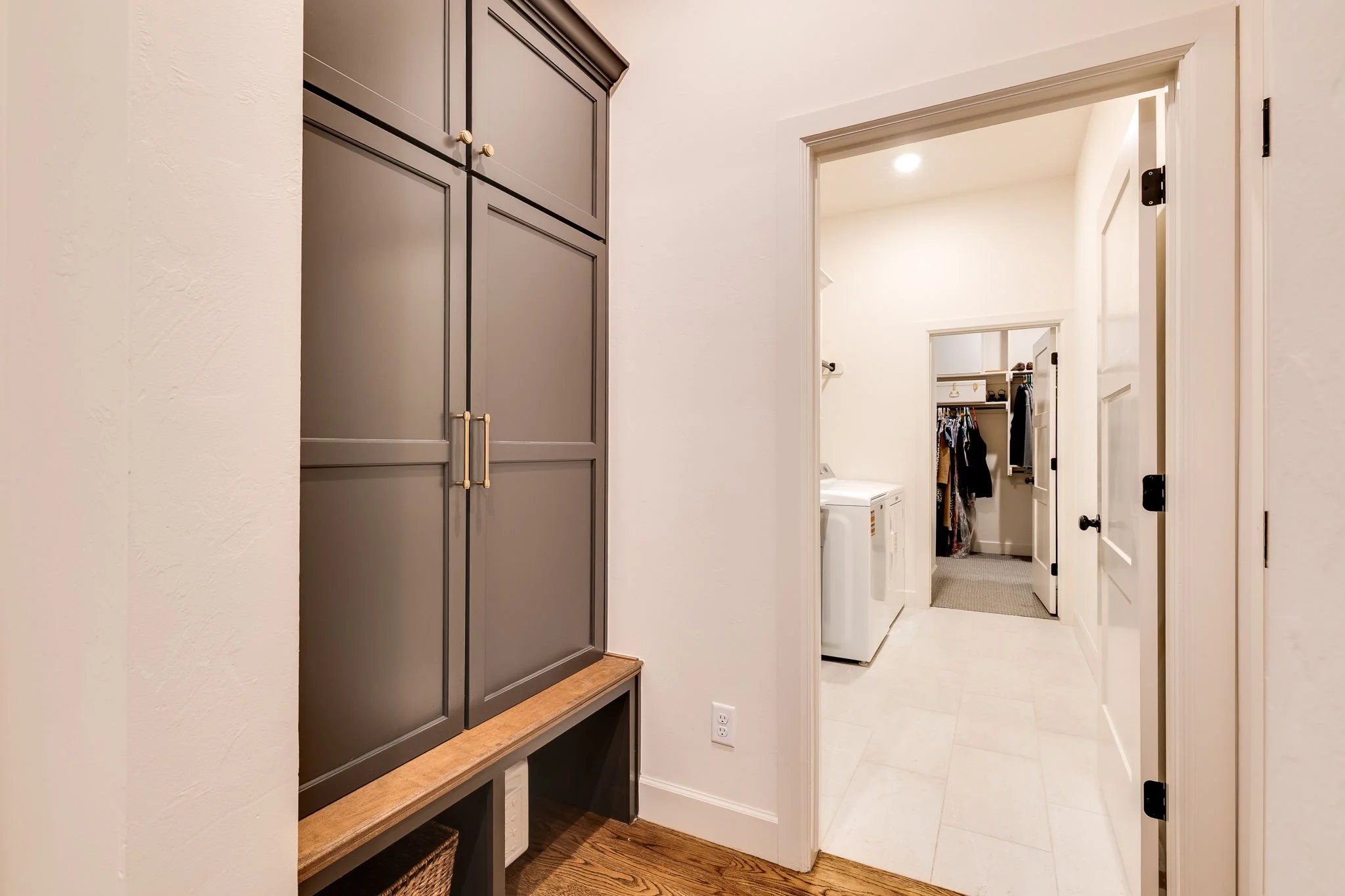 62-1732-parkwood-ave-edmond-ok-73034-mudroom-built-in-lockers.jpg