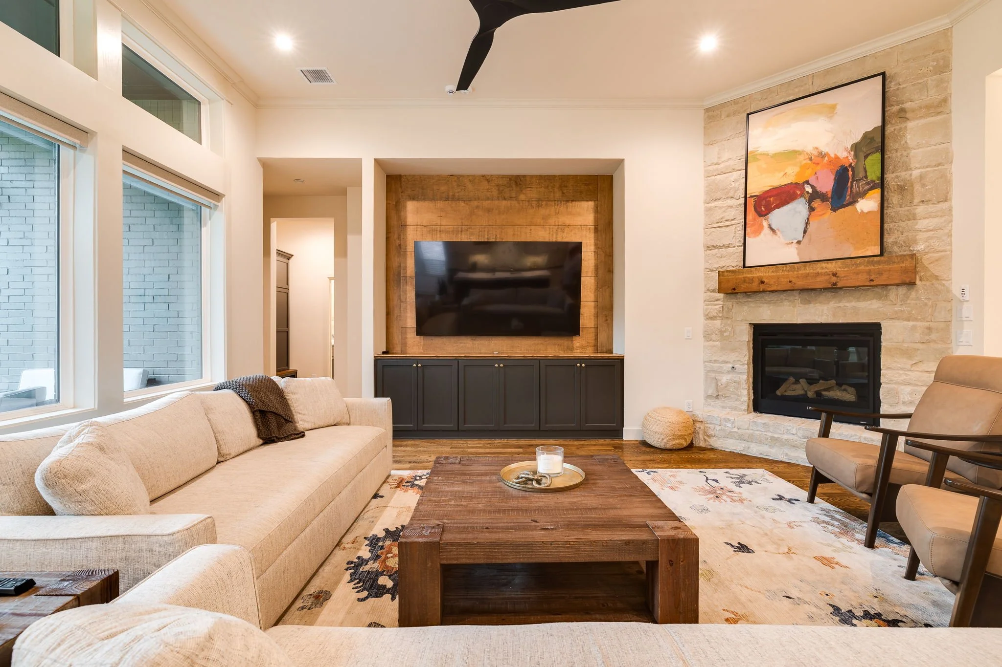 15-1732-parkwood-ave-edmond-ok-73034-living-room-mounted-tv.jpg