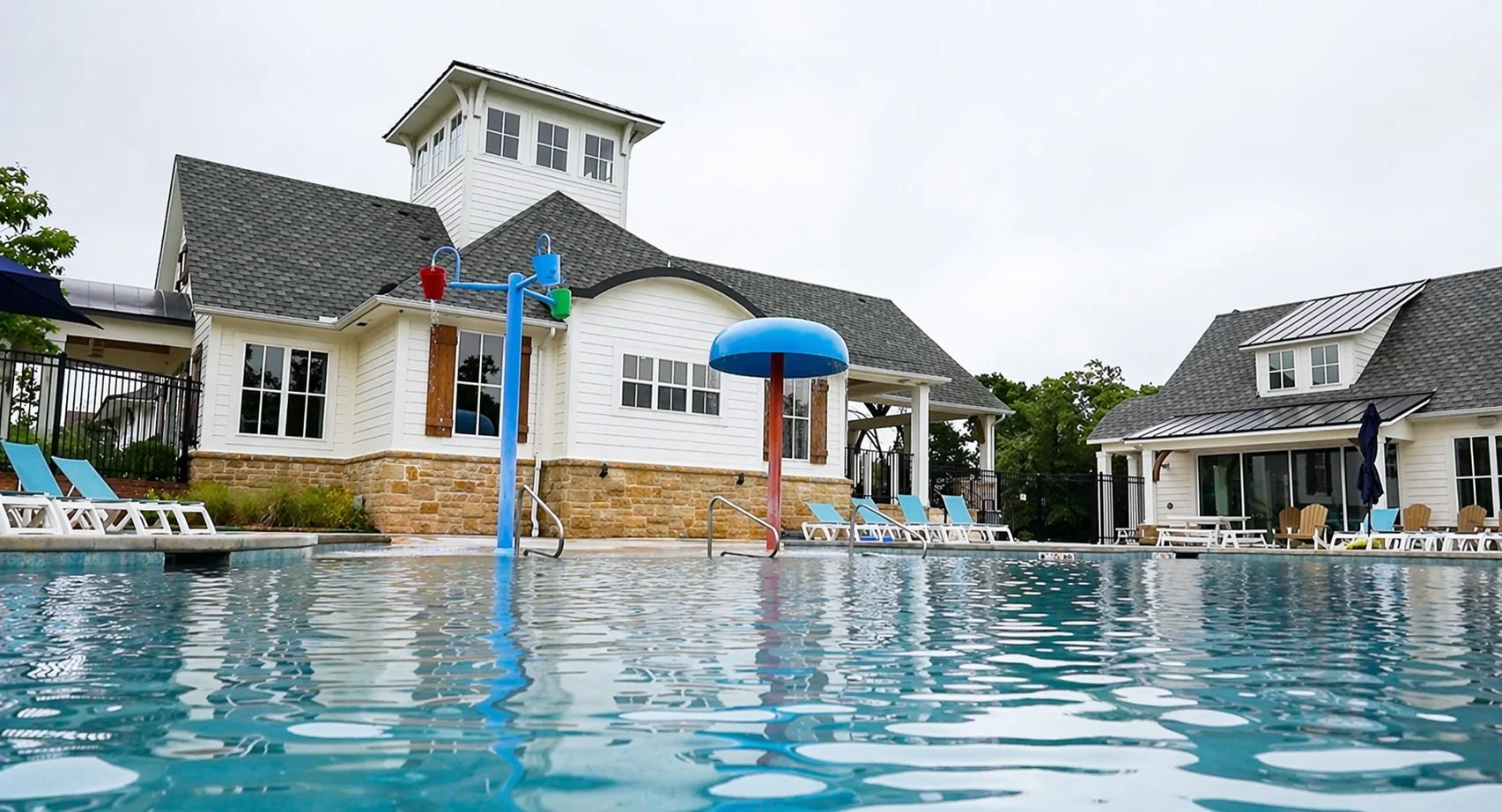 38-community-pool-splash-pad-clubhouse.jpg