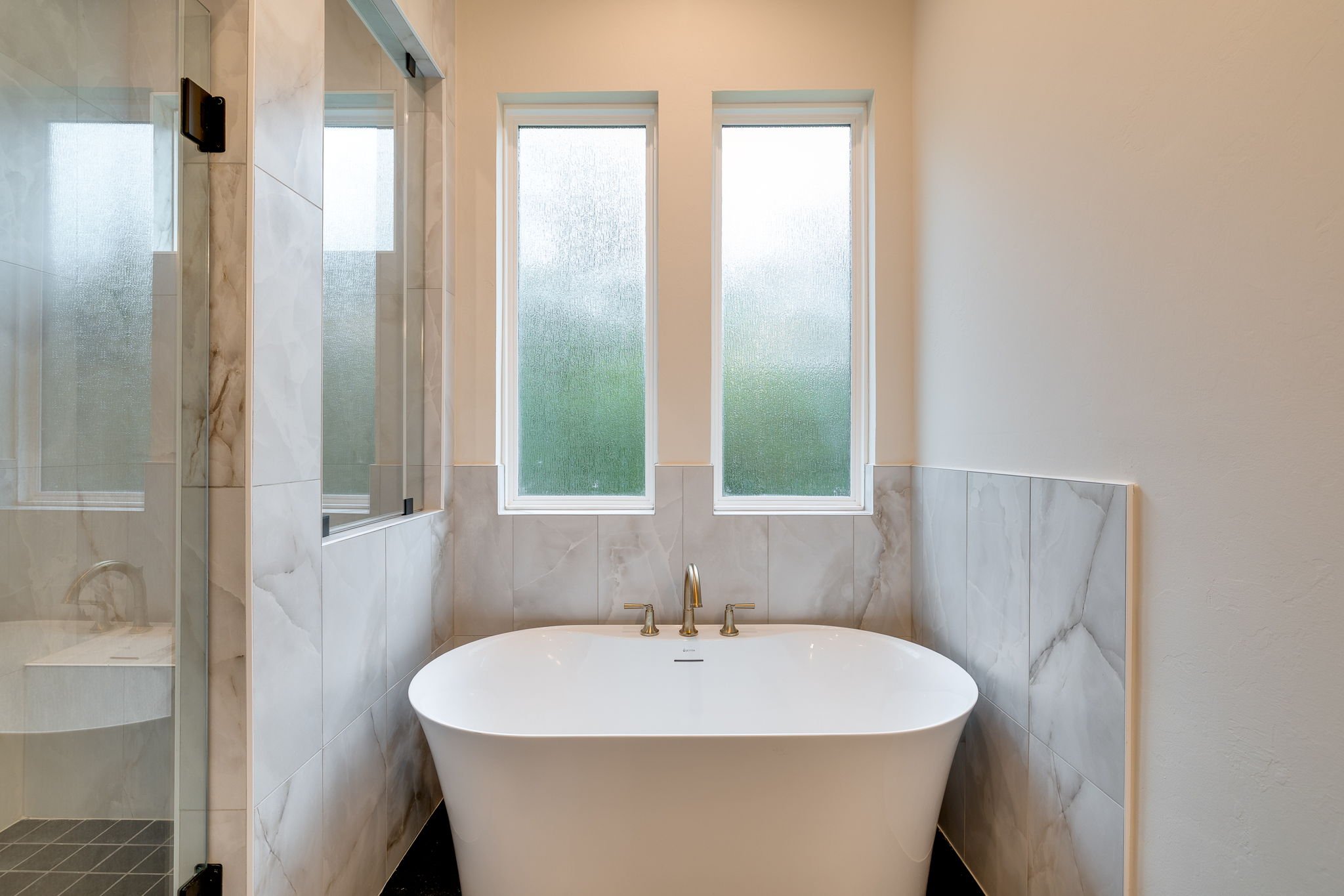41-1732-parkwood-ave-edmond-ok-73034-primary-bathroom-freestanding-tub.jpg