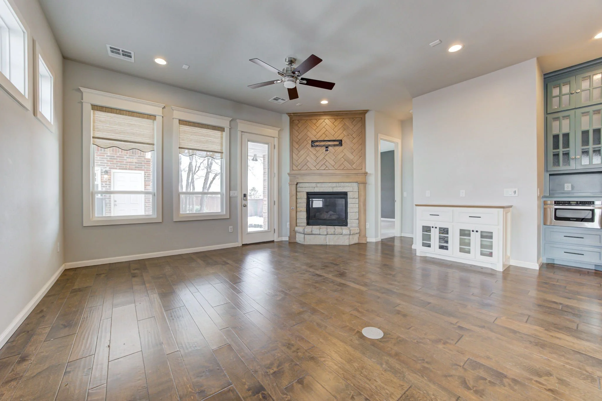 Open-concept living area in an Edmond home, ideal for entertaining.