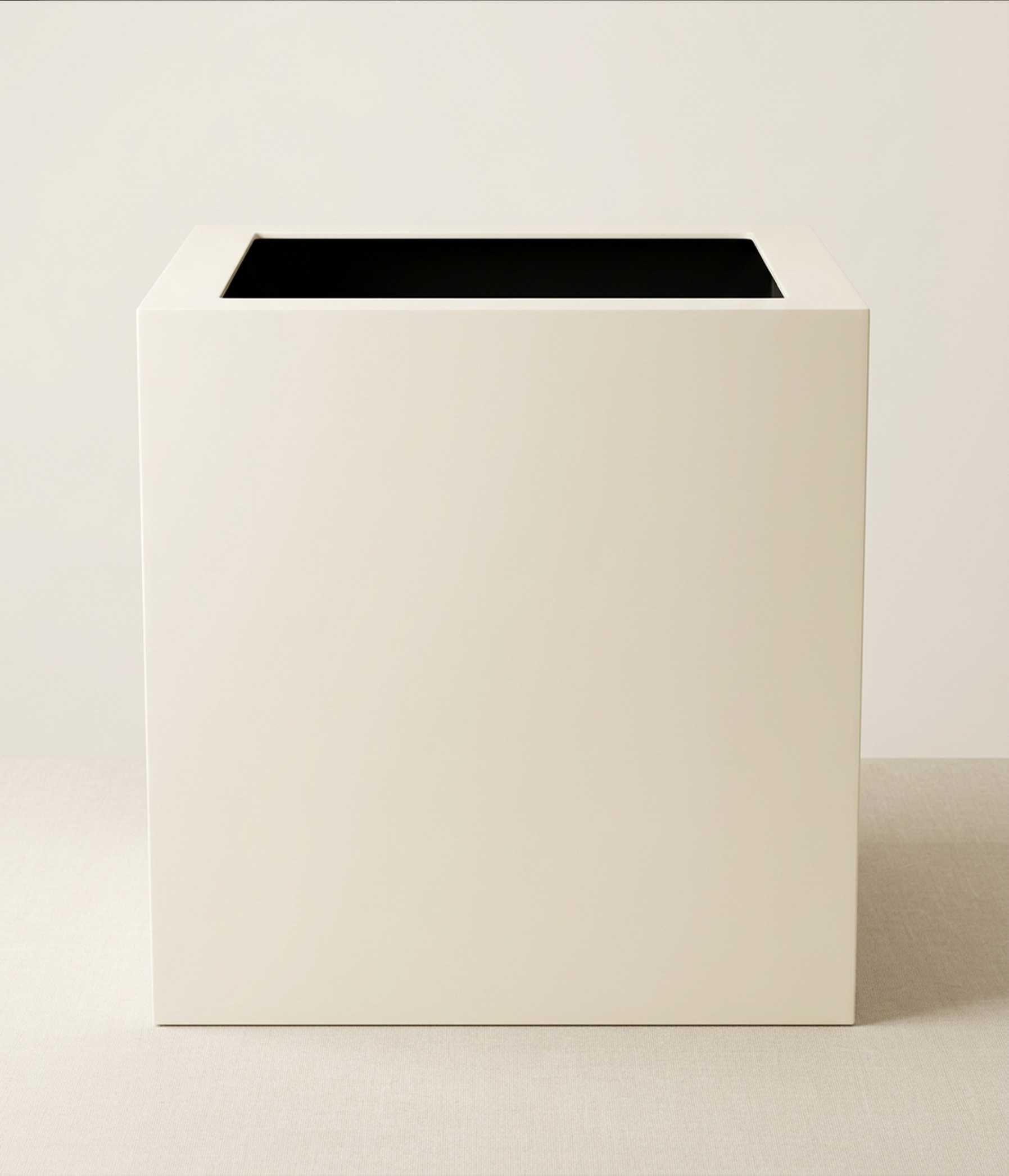 60cmx60cmx60cm planter with plain background.png