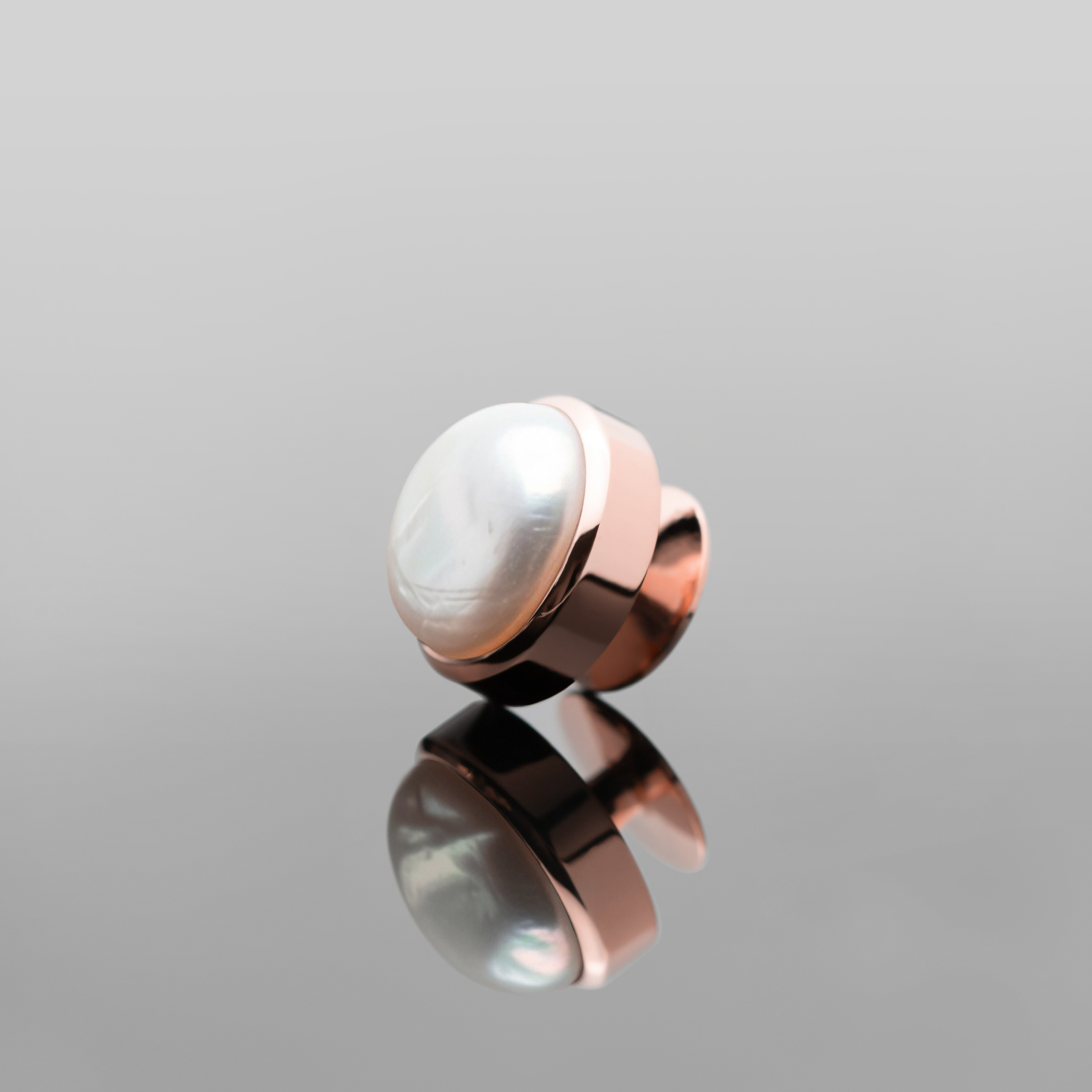 RG_WHITEMOTHEROFPEARL_2026.png